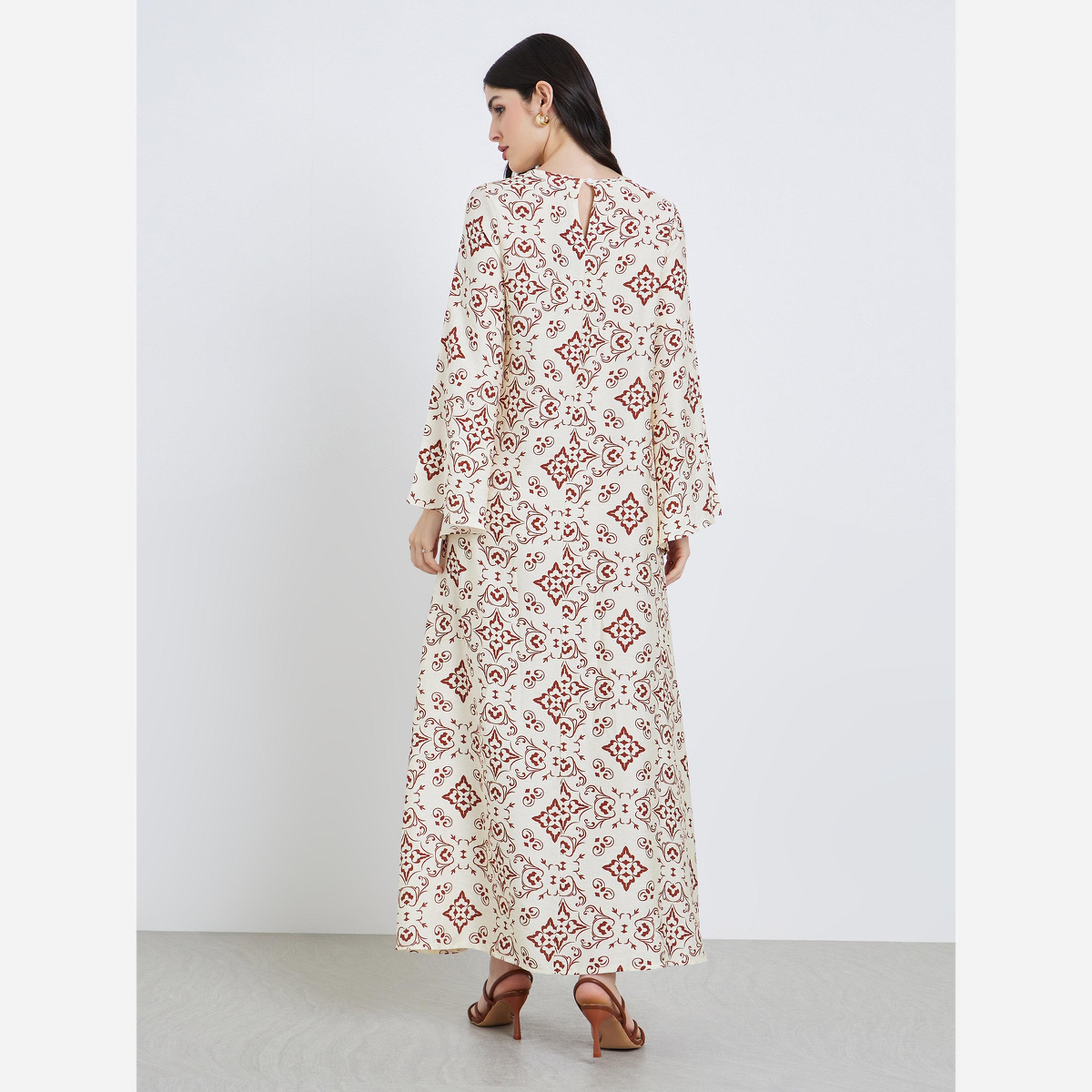 Amirah X Styli all over print jalabiya with flared sleeve. Back neckline with teardrop button-women-arabicclothing-jalabiyas-image-3