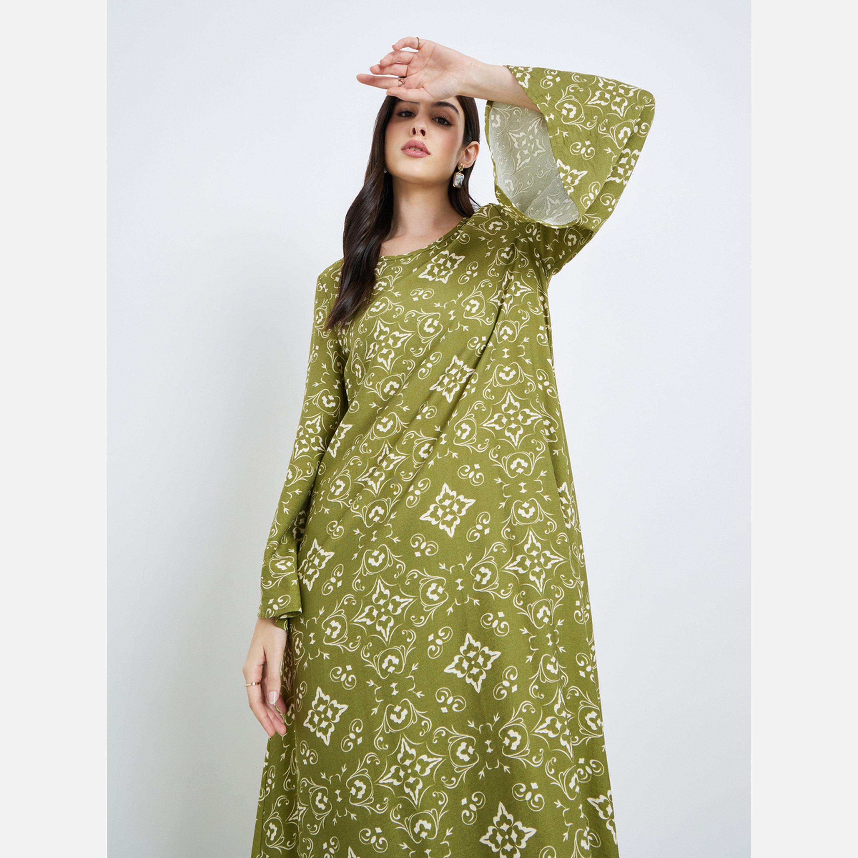 Styli all over print jalabiya with flared sleeve. Back neckline with teardrop button-women-arabicclothing-jalabiyas-image-4