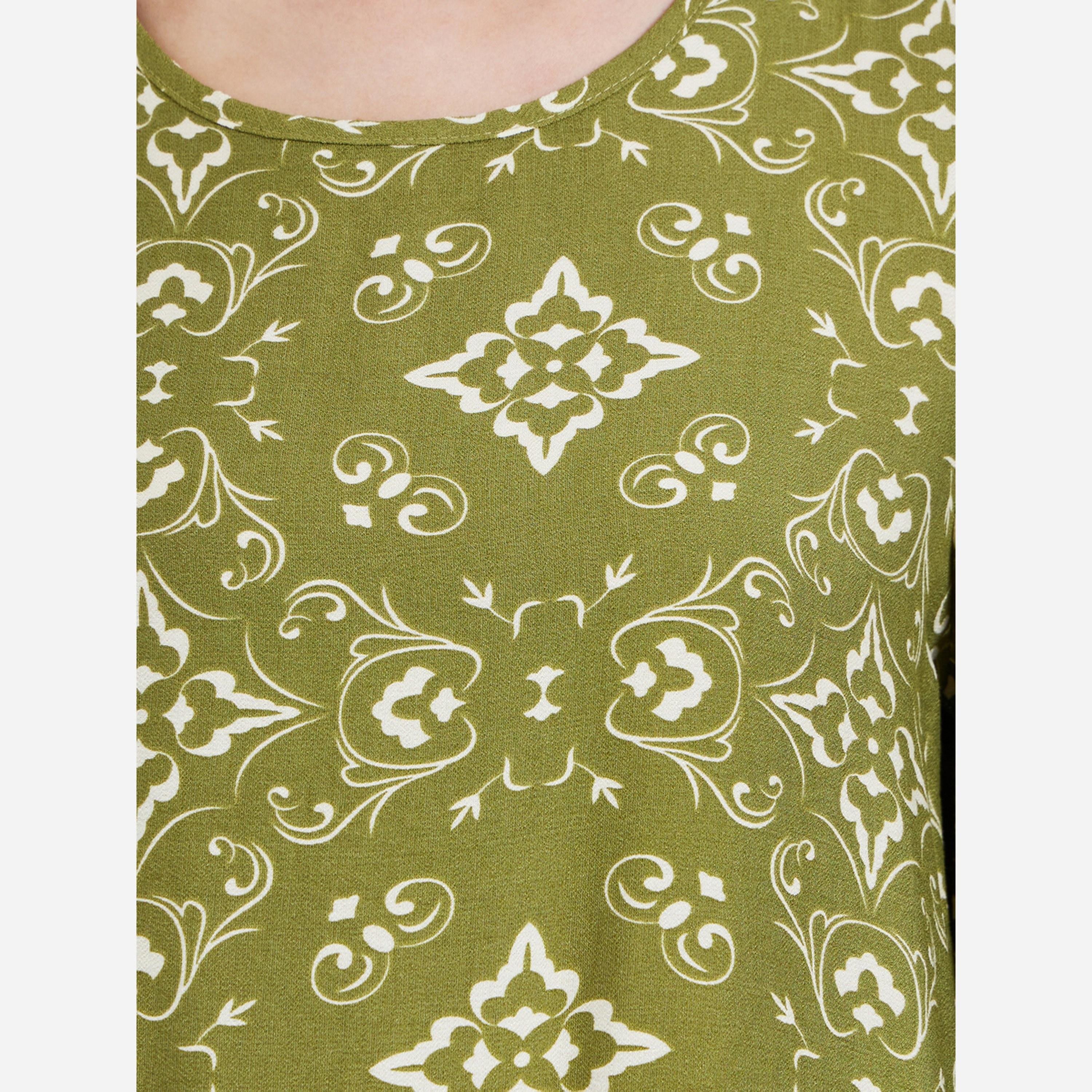 Styli all over print jalabiya with flared sleeve. Back neckline with teardrop button-women-arabicclothing-jalabiyas-image-5