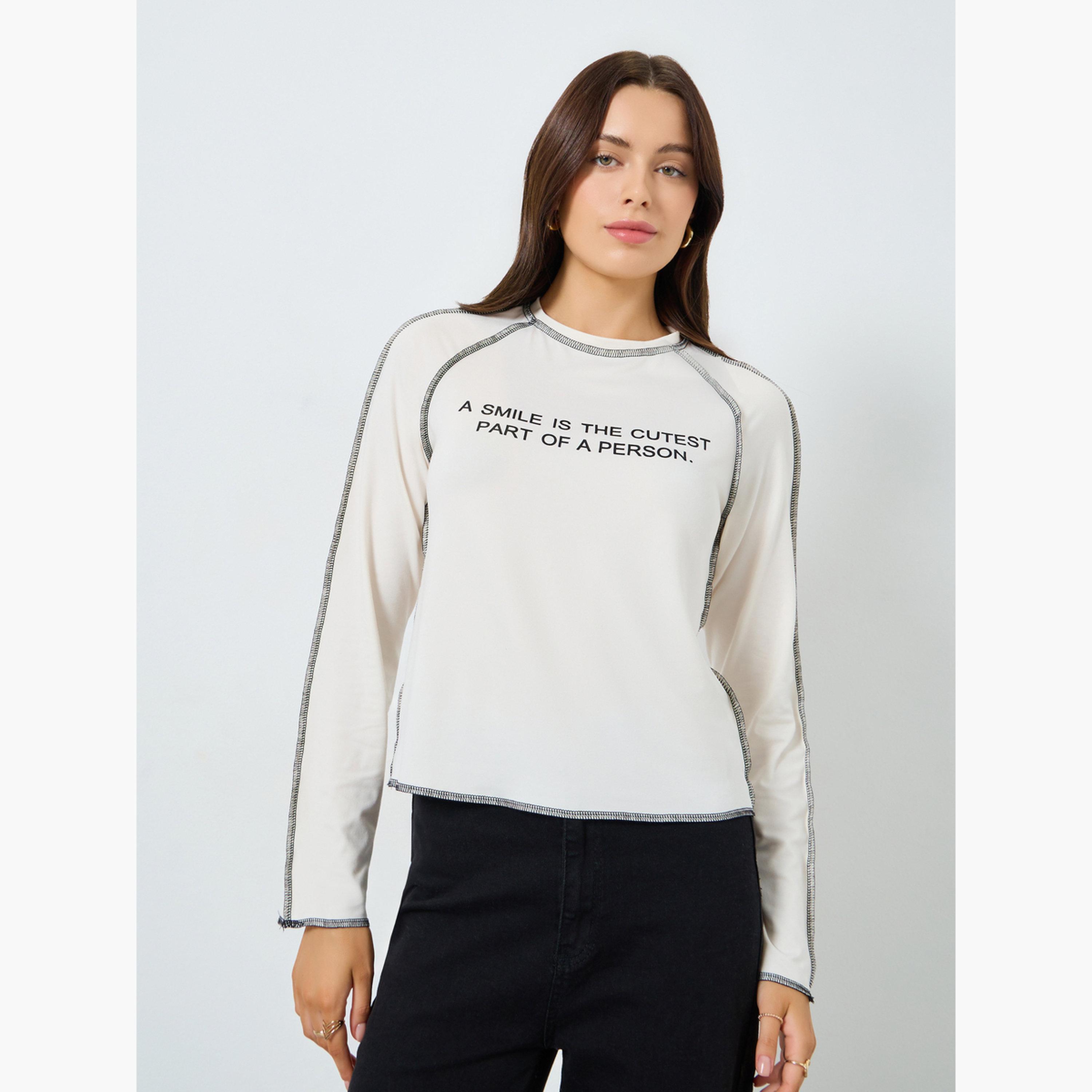 ستايلي - يشيرت بيج بأكمام طويلة وشعار مع تصميم مخيط بعناية-women-clothing-tshirts-image-1
