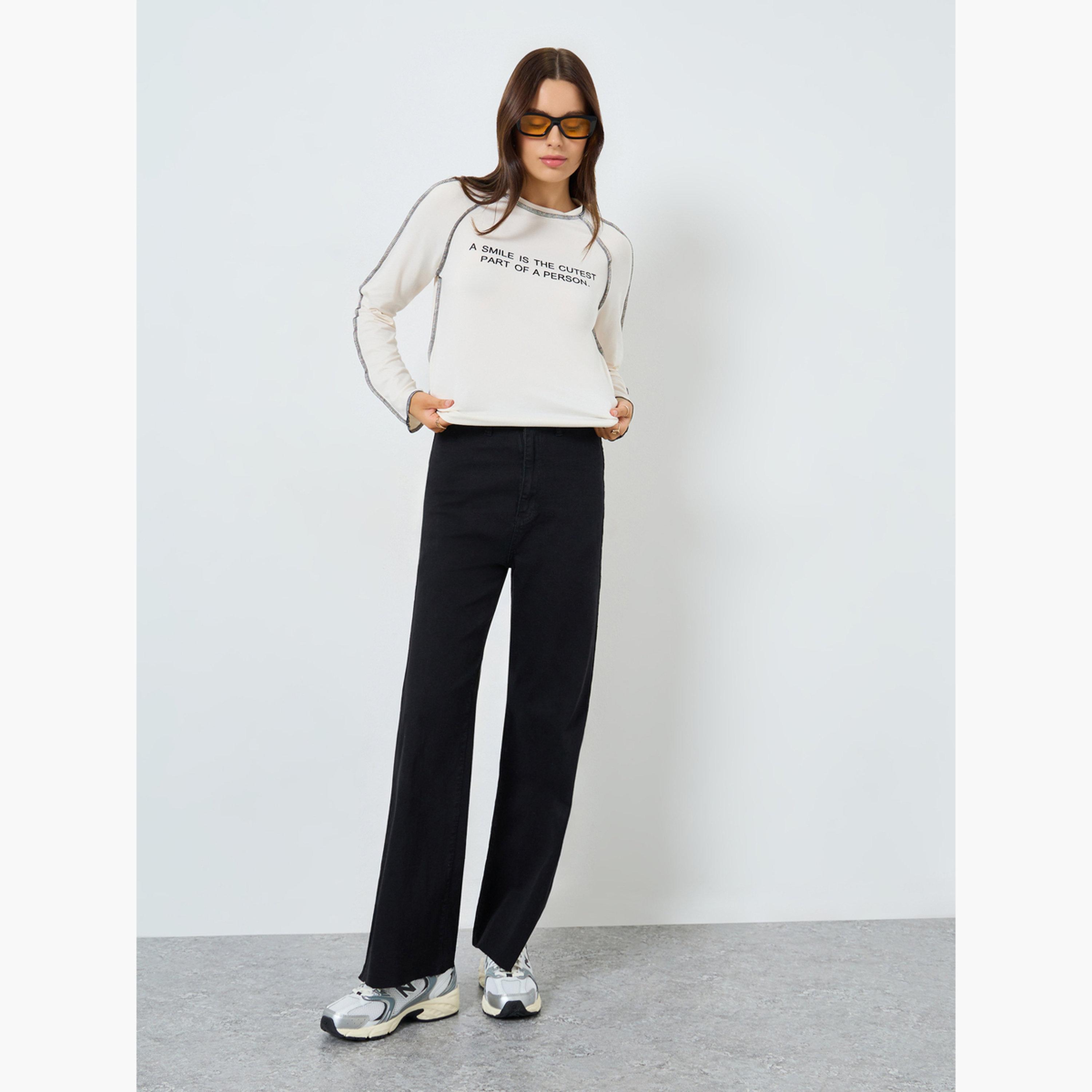 ستايلي - يشيرت بيج بأكمام طويلة وشعار مع تصميم مخيط بعناية-women-clothing-tshirts-image-2