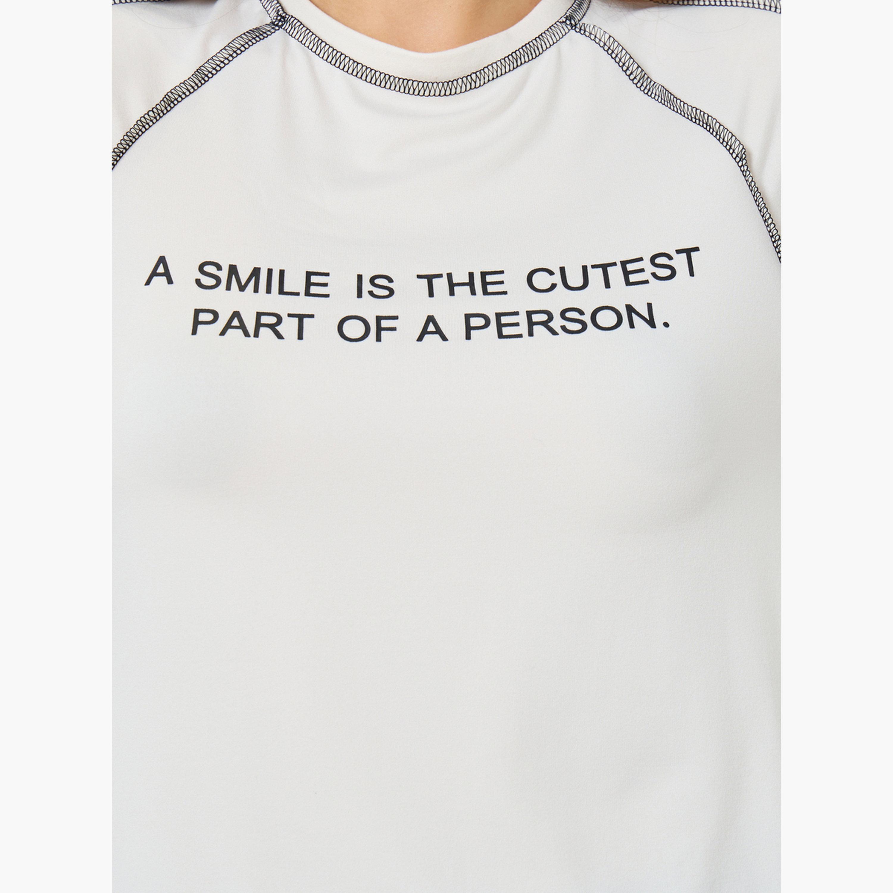 ستايلي - يشيرت بيج بأكمام طويلة وشعار مع تصميم مخيط بعناية-women-clothing-tshirts-image-5