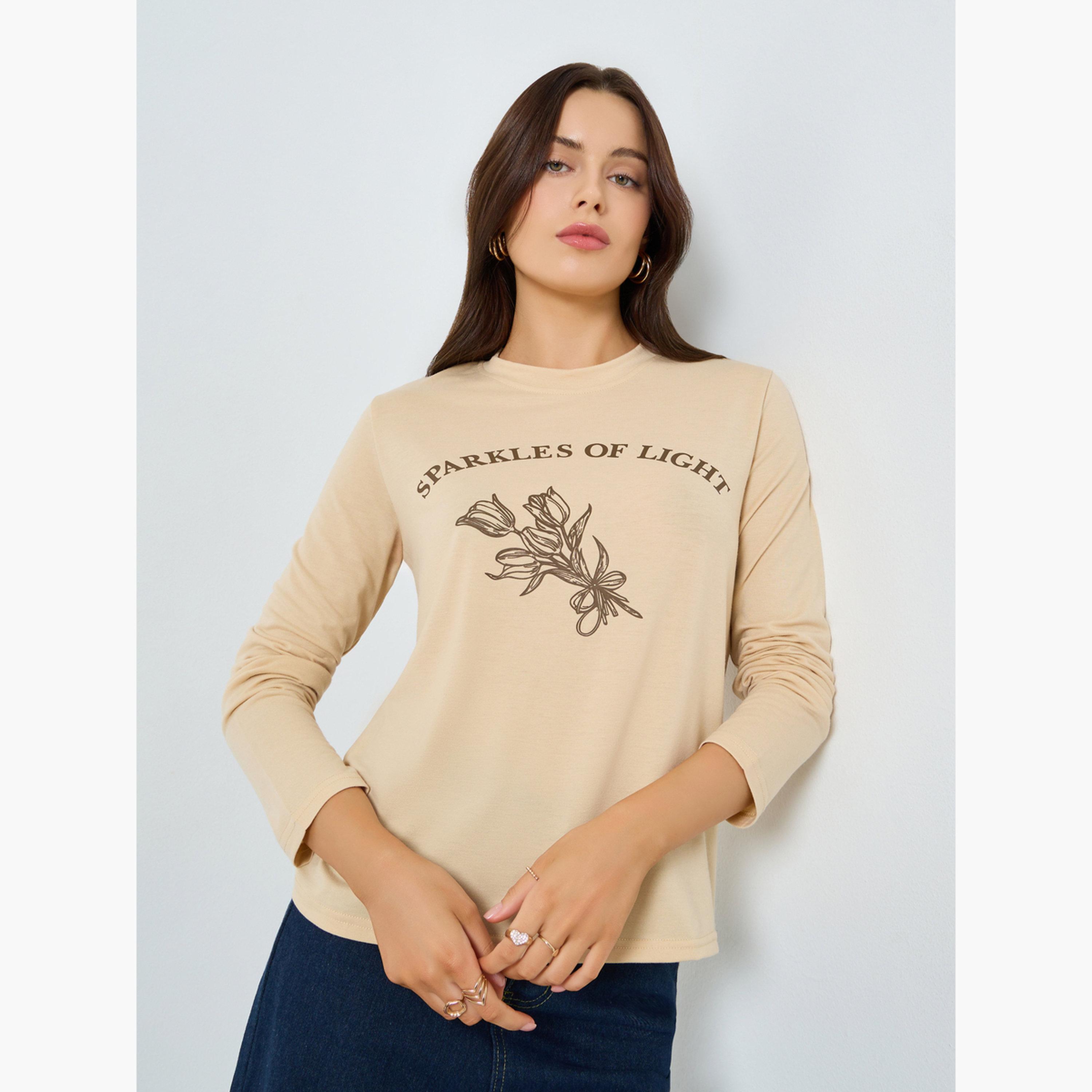 ستايلي - تي شيرت برسومات غرافيكية وأكمام طويلة لون بيج-women-clothing-tshirts-image-1
