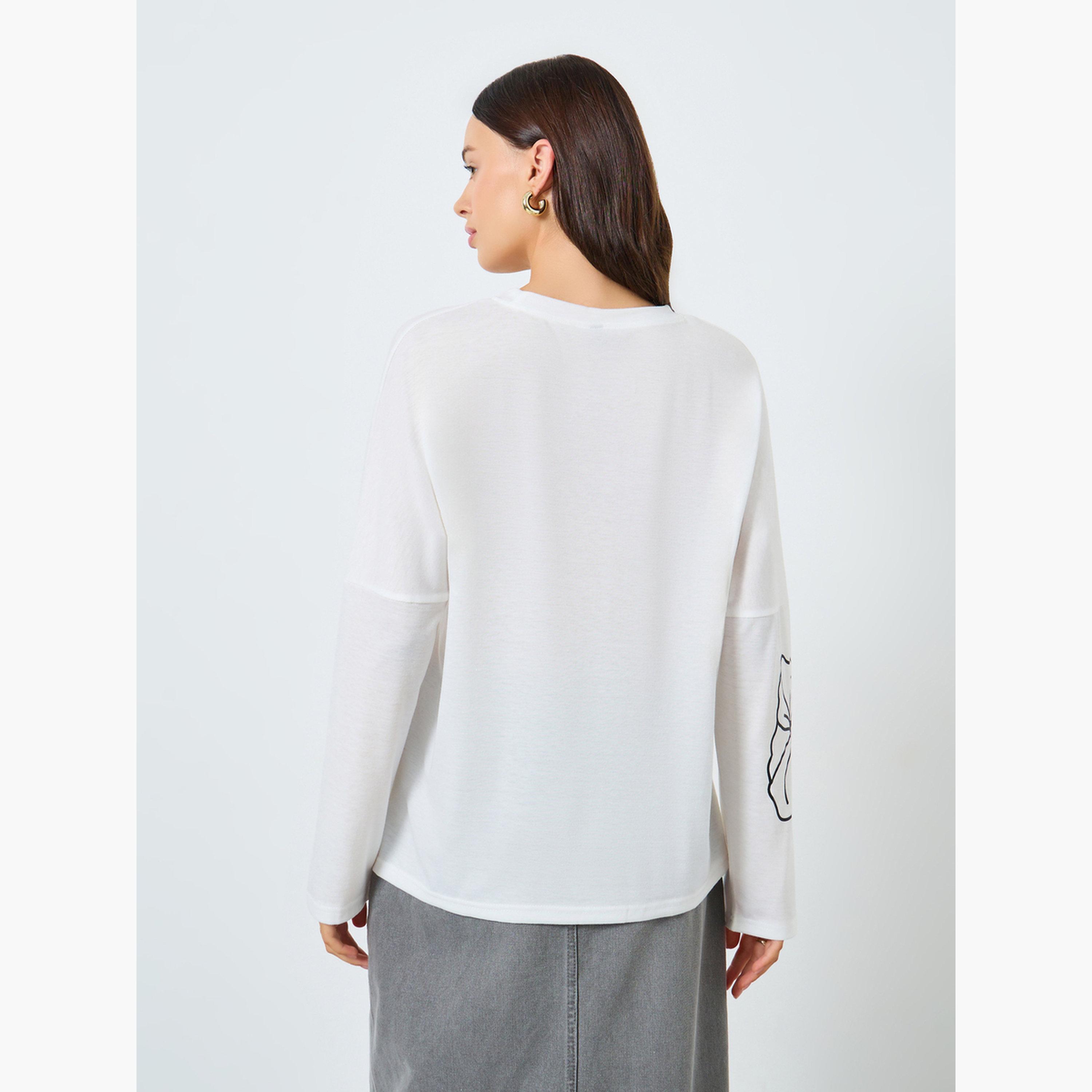 ستايلي - تي شيرت أبيض بأكمام طويلة مزين برسومات زهور-women-clothing-tshirts-image-4