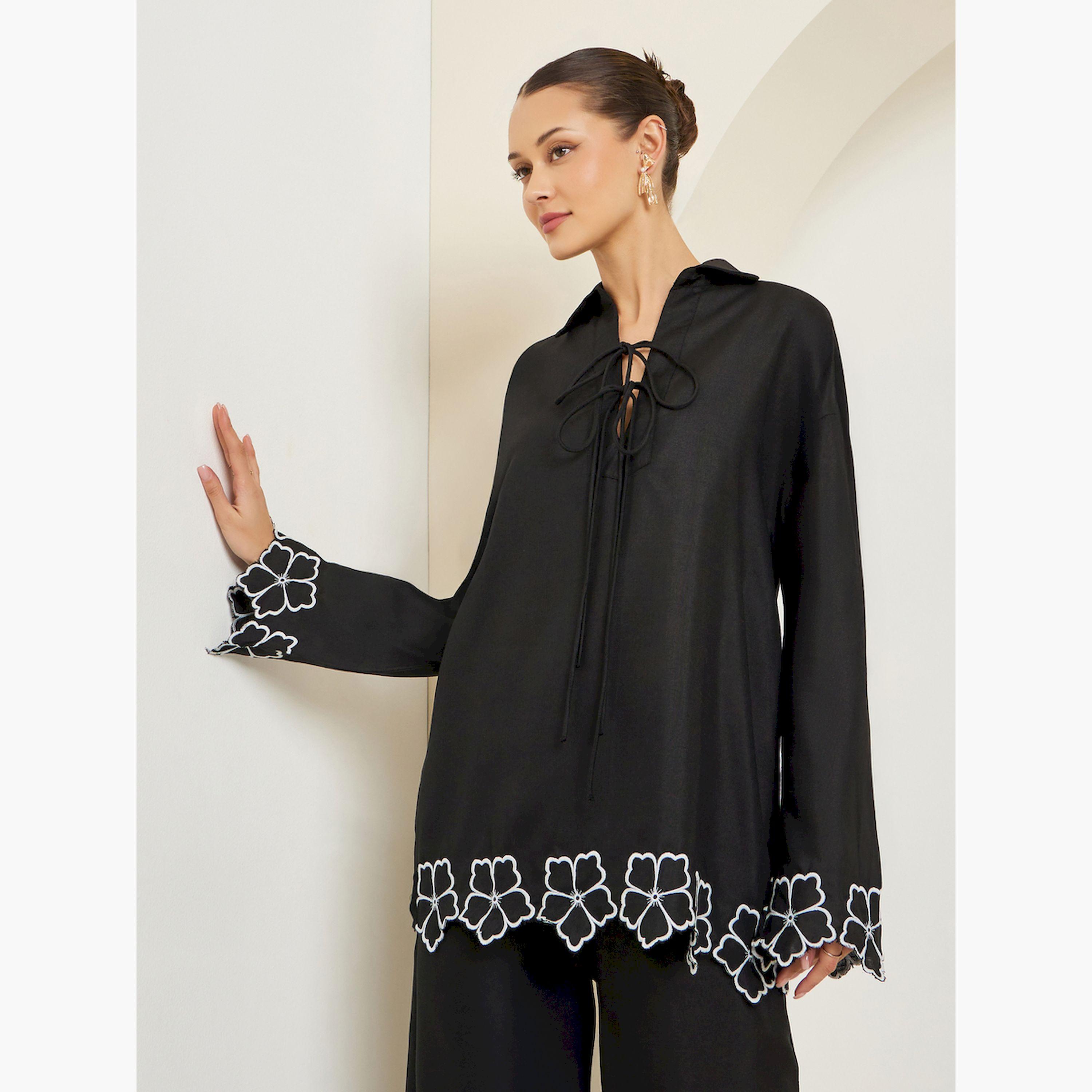 بلوزة واسعة بتفاصيل مُطرّزة مع أربطة-women-clothing-shirtsandblouses-blouses-image-1