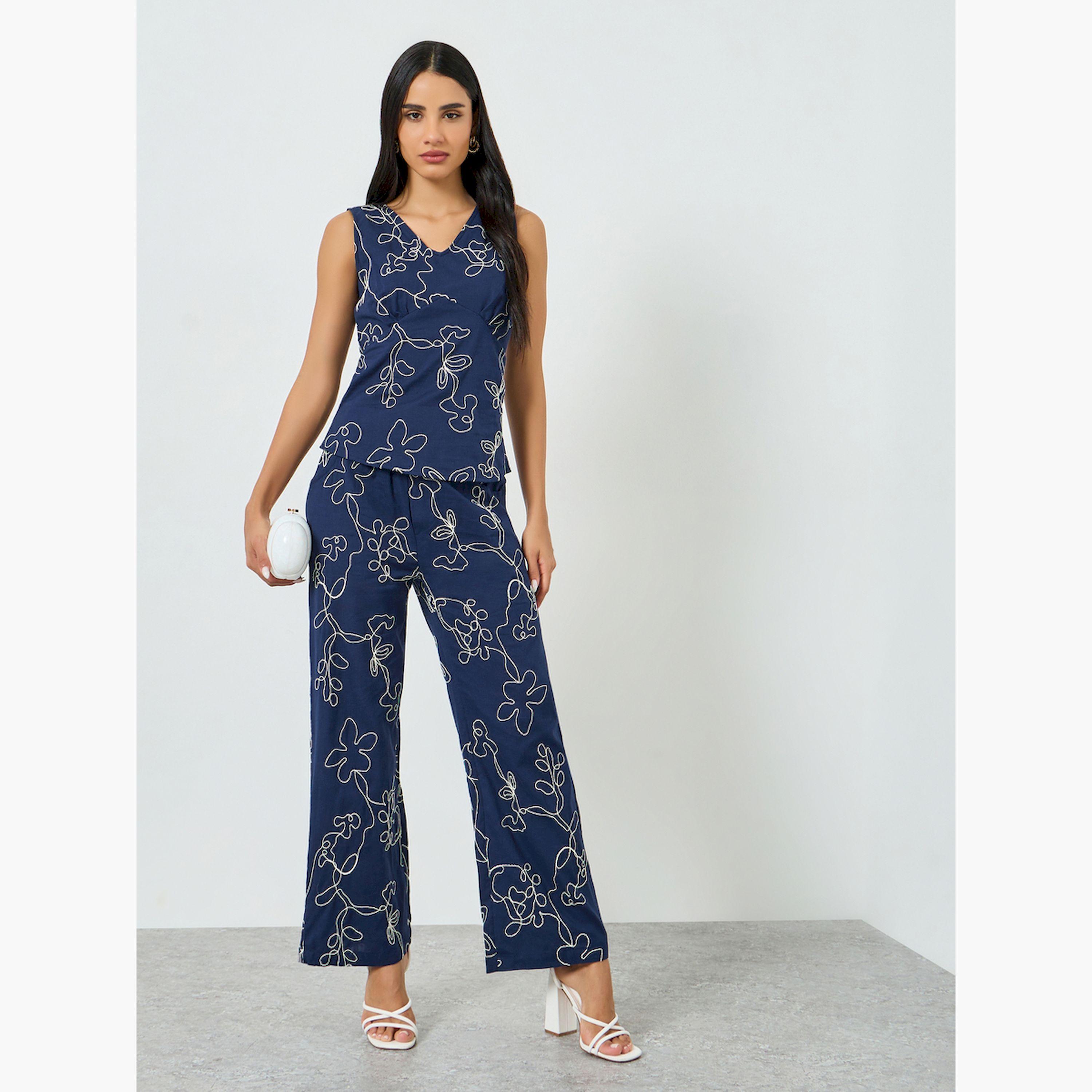 بلوزة مطرزة بياقة V-women-clothing-shirtsandblouses-blouses-image-2