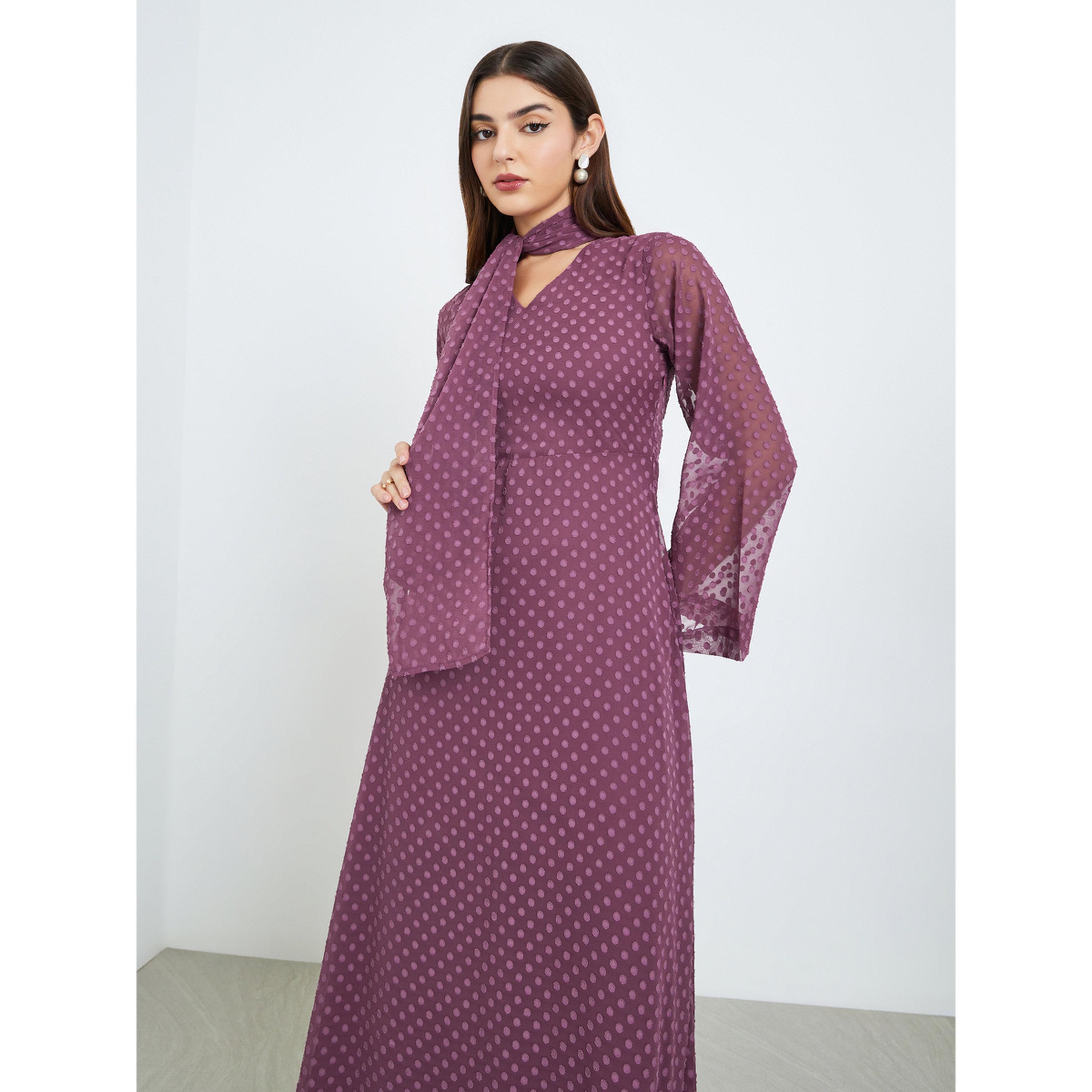 فستان طويل بتفاصيل بارزة الملمس وياقة بأربطة-women-clothing-dresses-image-2