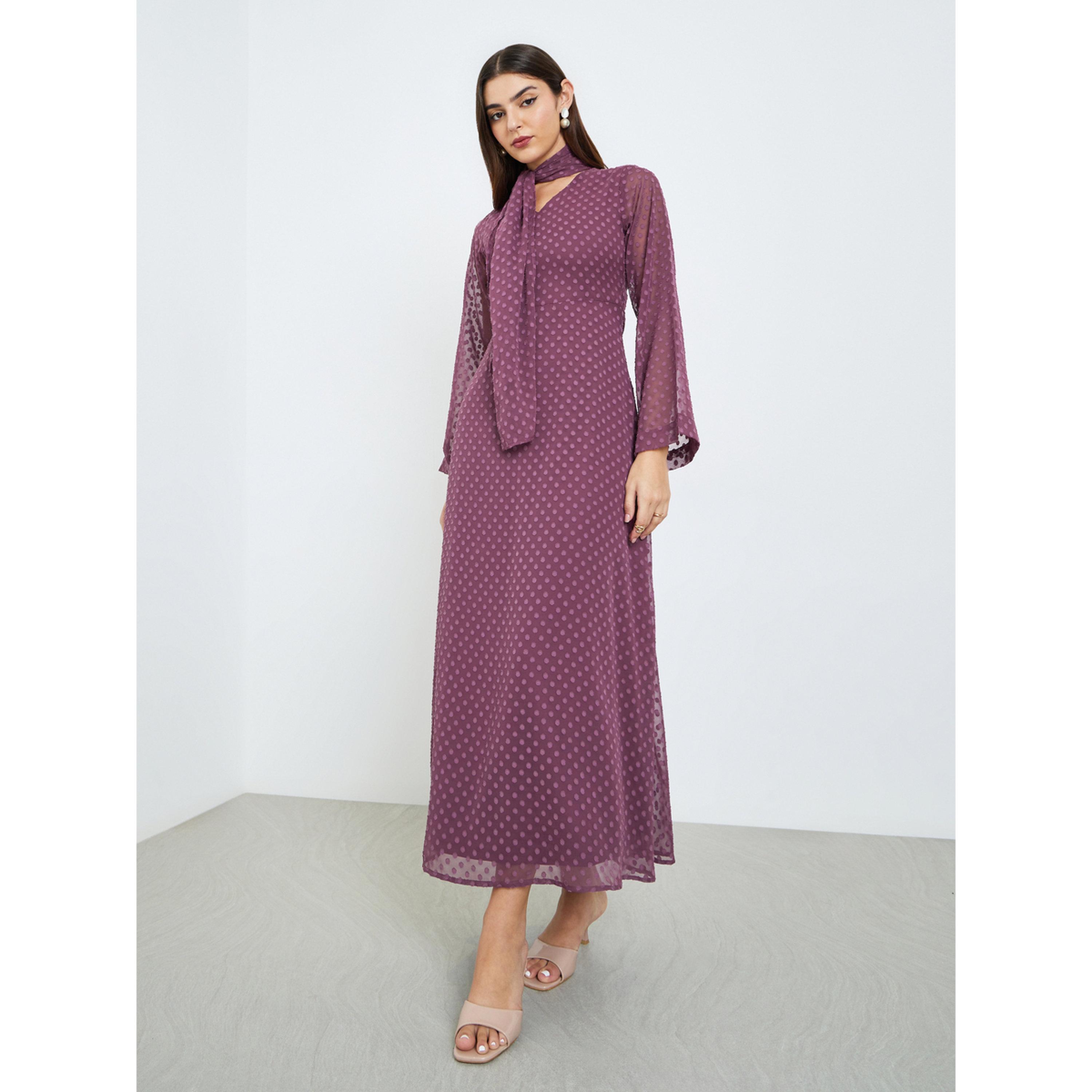 فستان طويل بتفاصيل بارزة الملمس وياقة بأربطة-women-clothing-dresses-image-3