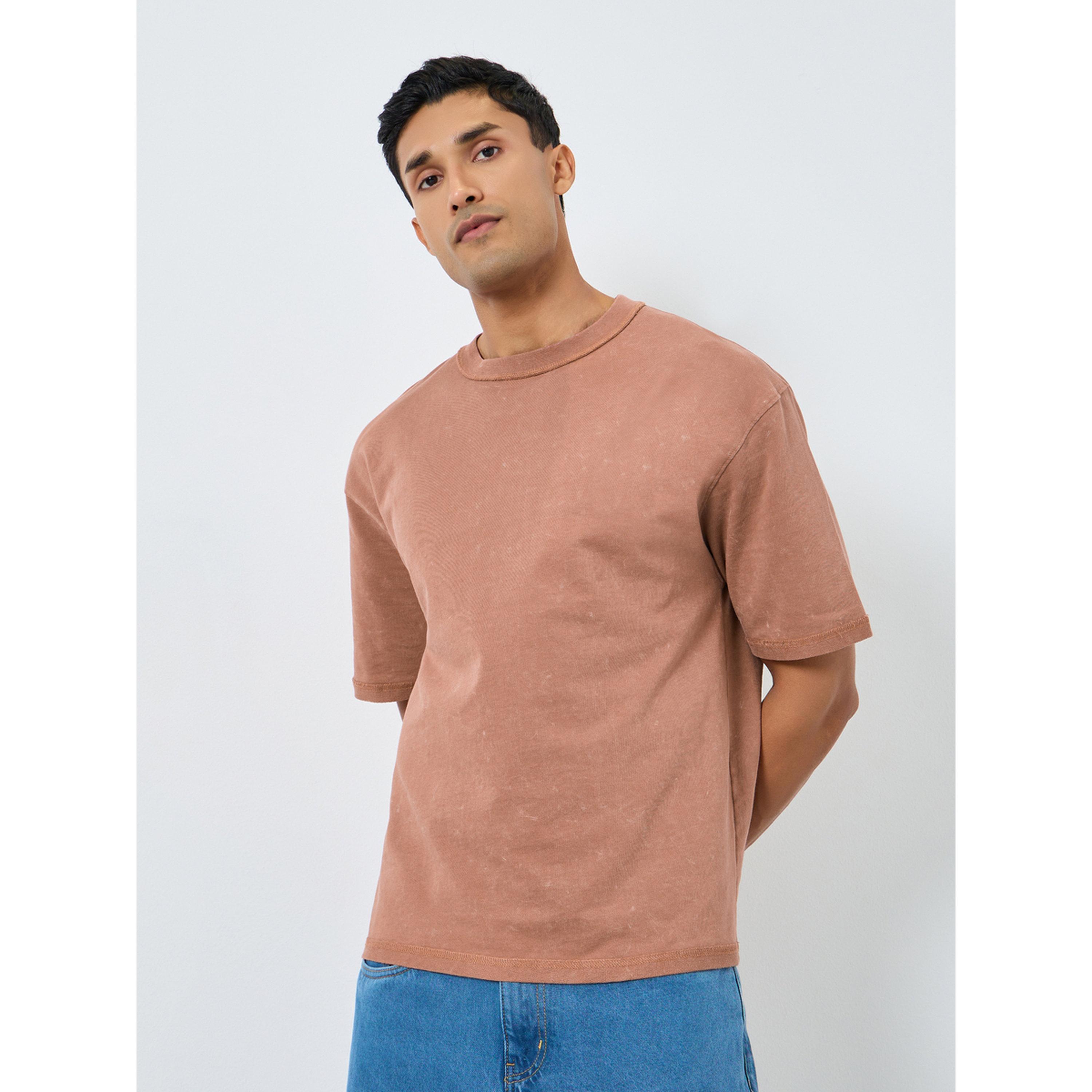 تيشيرت بمقاس كبير وتأثير باهت-men-clothing-tshirtsandpolos-tshirts-image-1