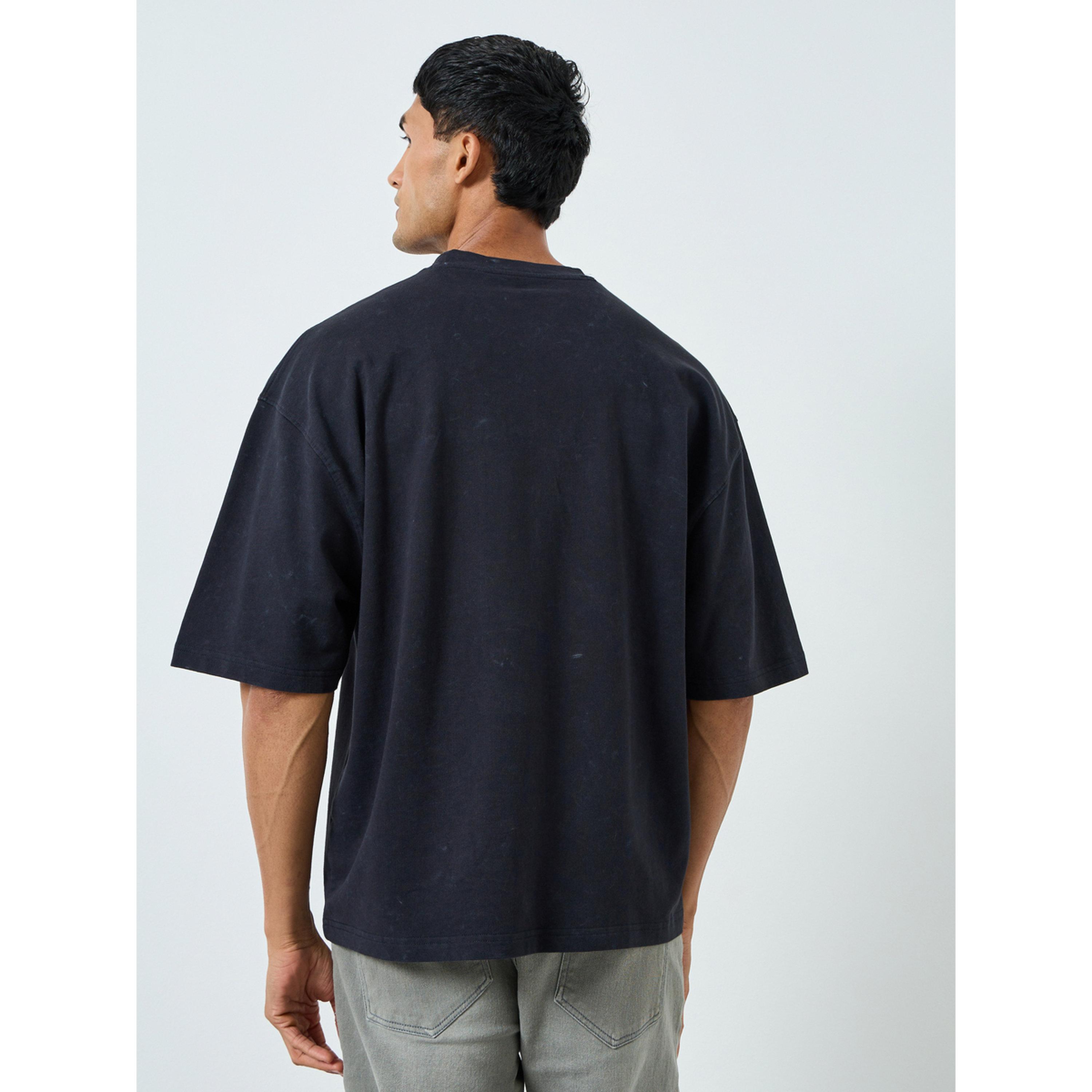 تيشيرت بوكسي بطبعة جرافيك وتفاصيل مشطوفة-men-clothing-tshirtsandpolos-tshirts-image-5