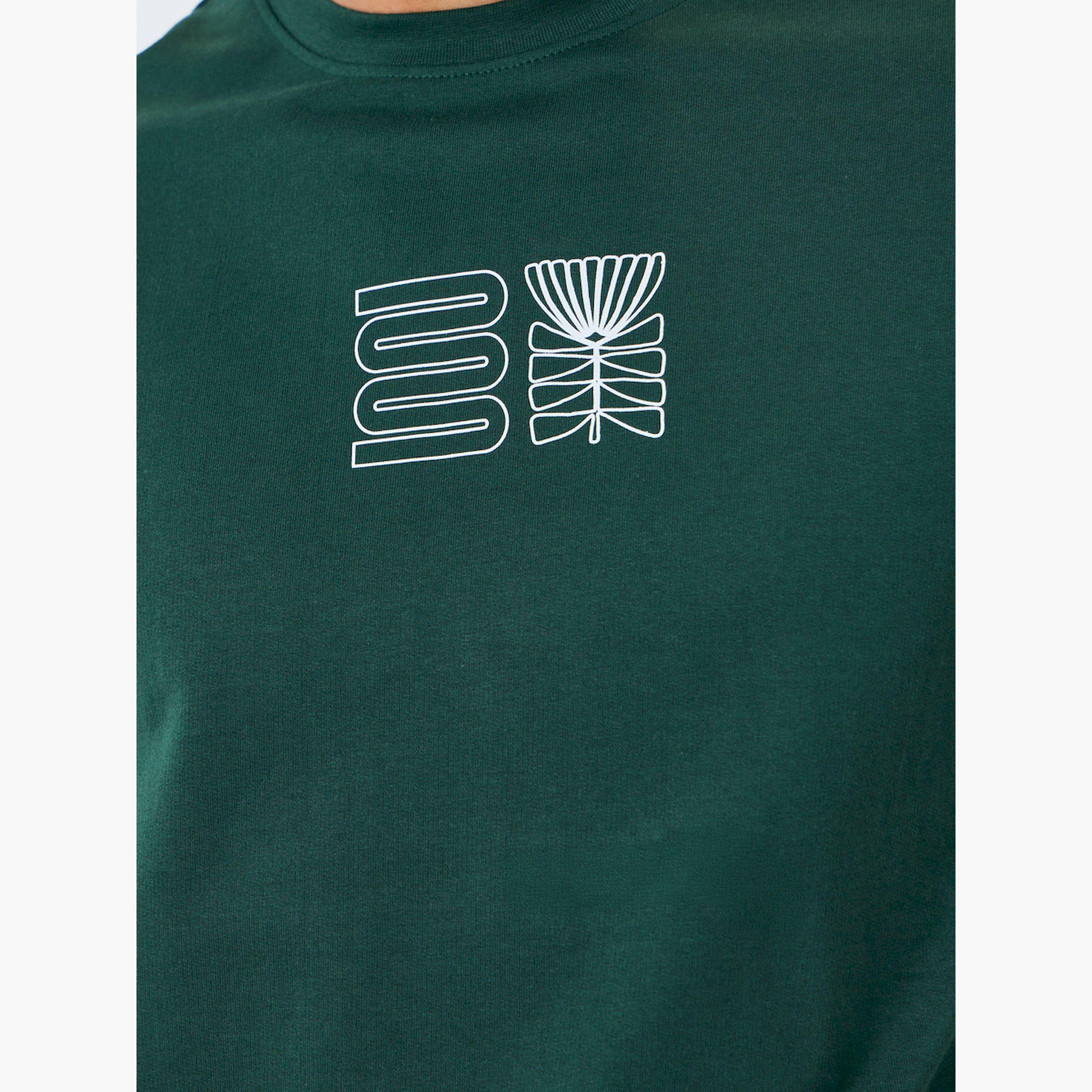 تيشيرت بطبعة جرافيك وقصة واسعة-men-clothing-tshirtsandpolos-tshirts-image-4