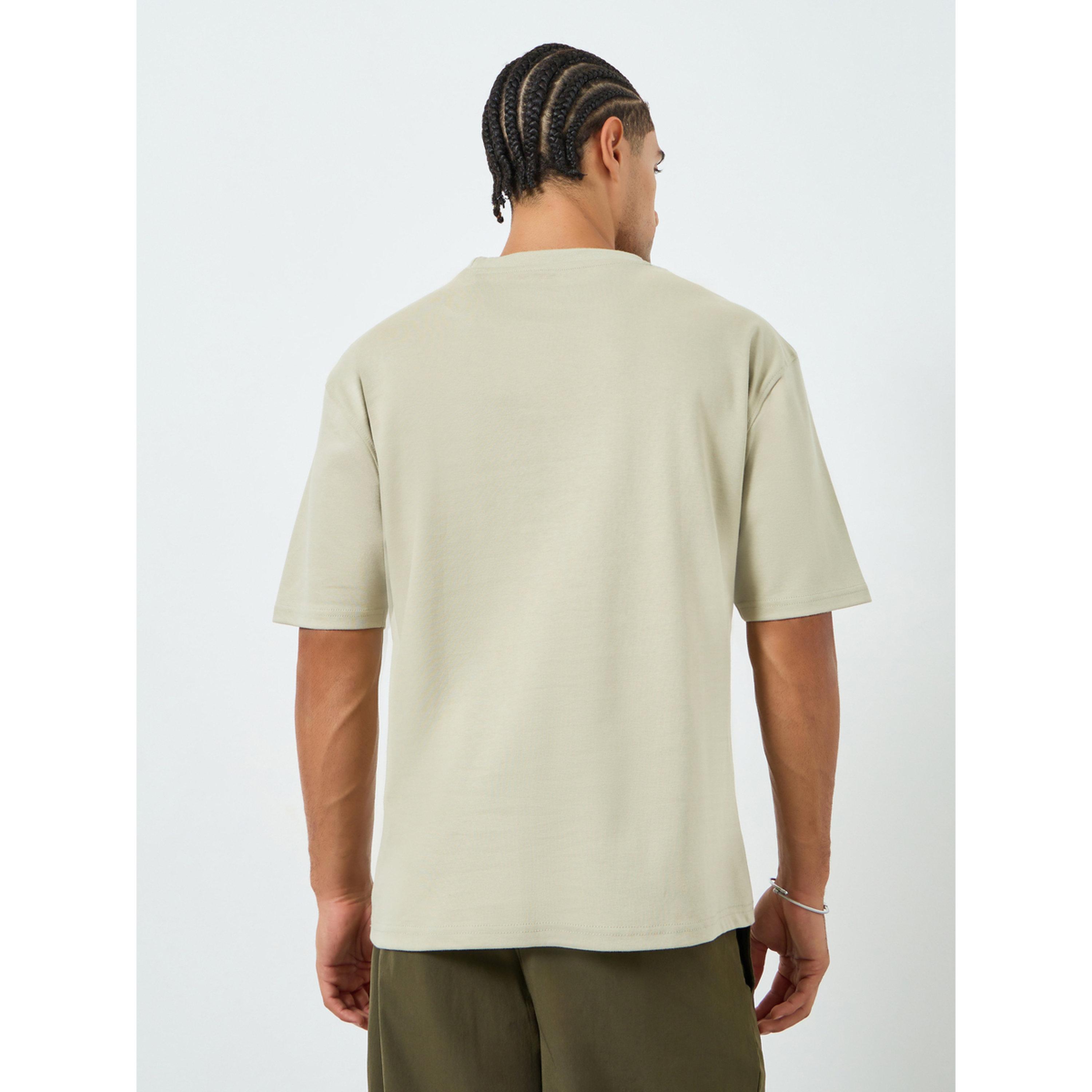 تيشيرت واسع بطبعة جرافيك وجيب-men-clothing-tshirtsandpolos-tshirts-image-4