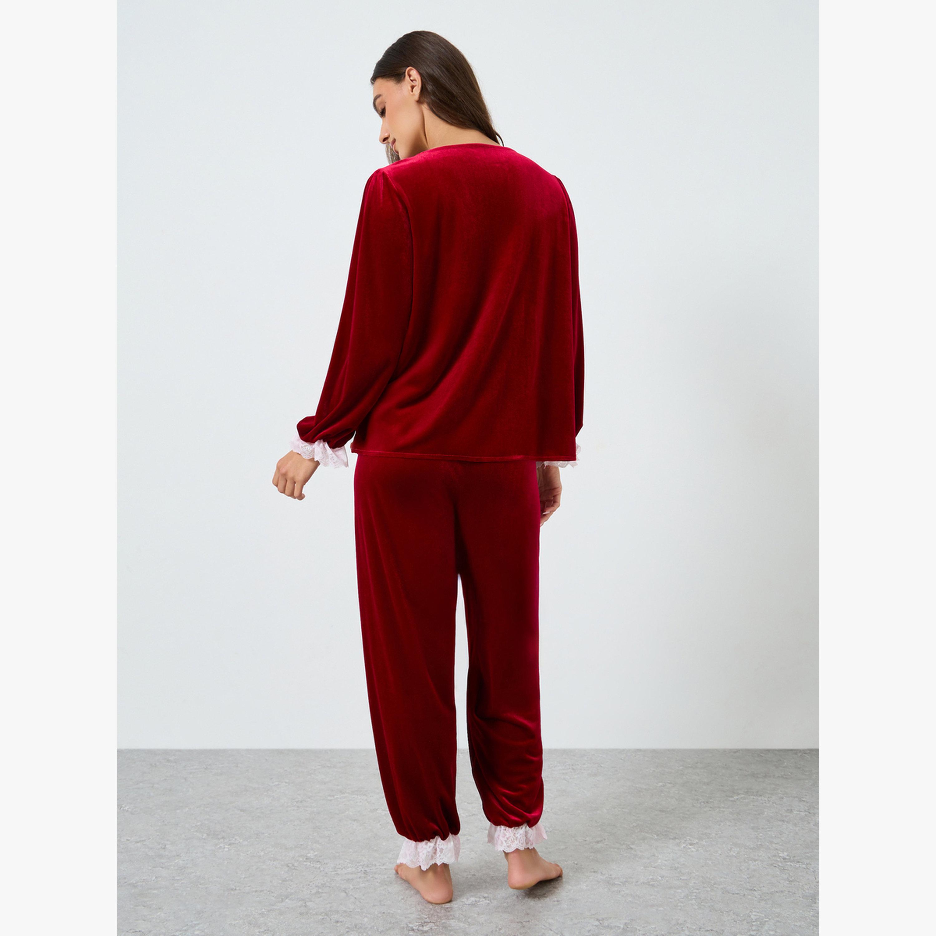 طقماما من بلوزة بحواف دانتيل بمظهر المخمل وبنطال-women-clothing-nightwear-pyjamas-longsets-image-5