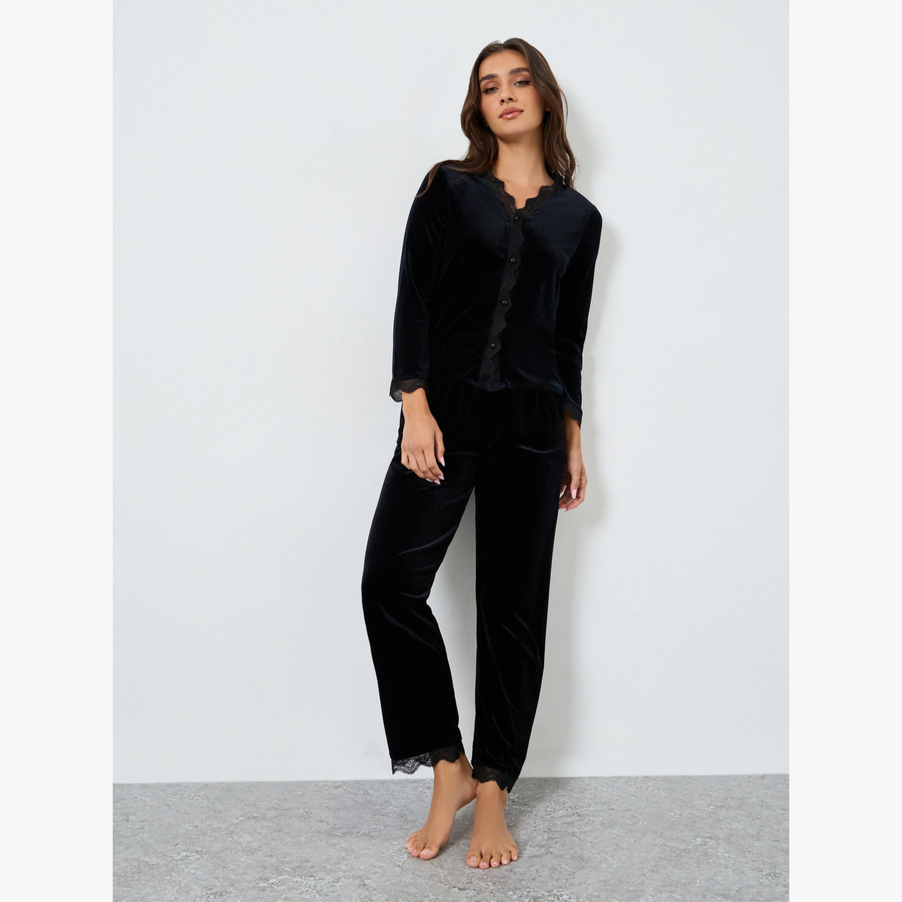 طقماما من بلوزة ببطانة دانتيل بمظهر المخمل وبنطال-women-clothing-nightwear-pyjamas-longsets-image-1