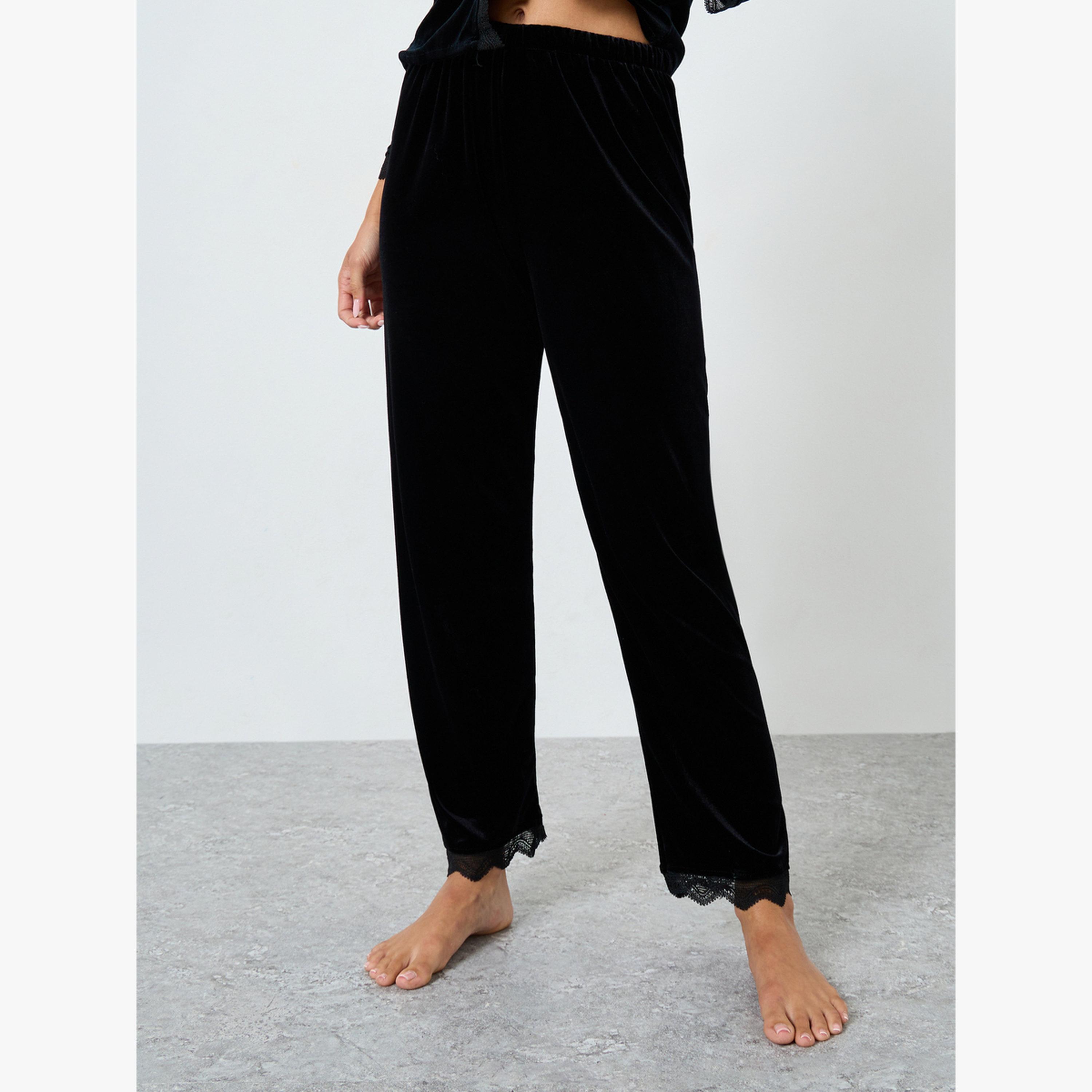 طقماما من بلوزة ببطانة دانتيل بمظهر المخمل وبنطال-women-clothing-nightwear-pyjamas-longsets-image-4