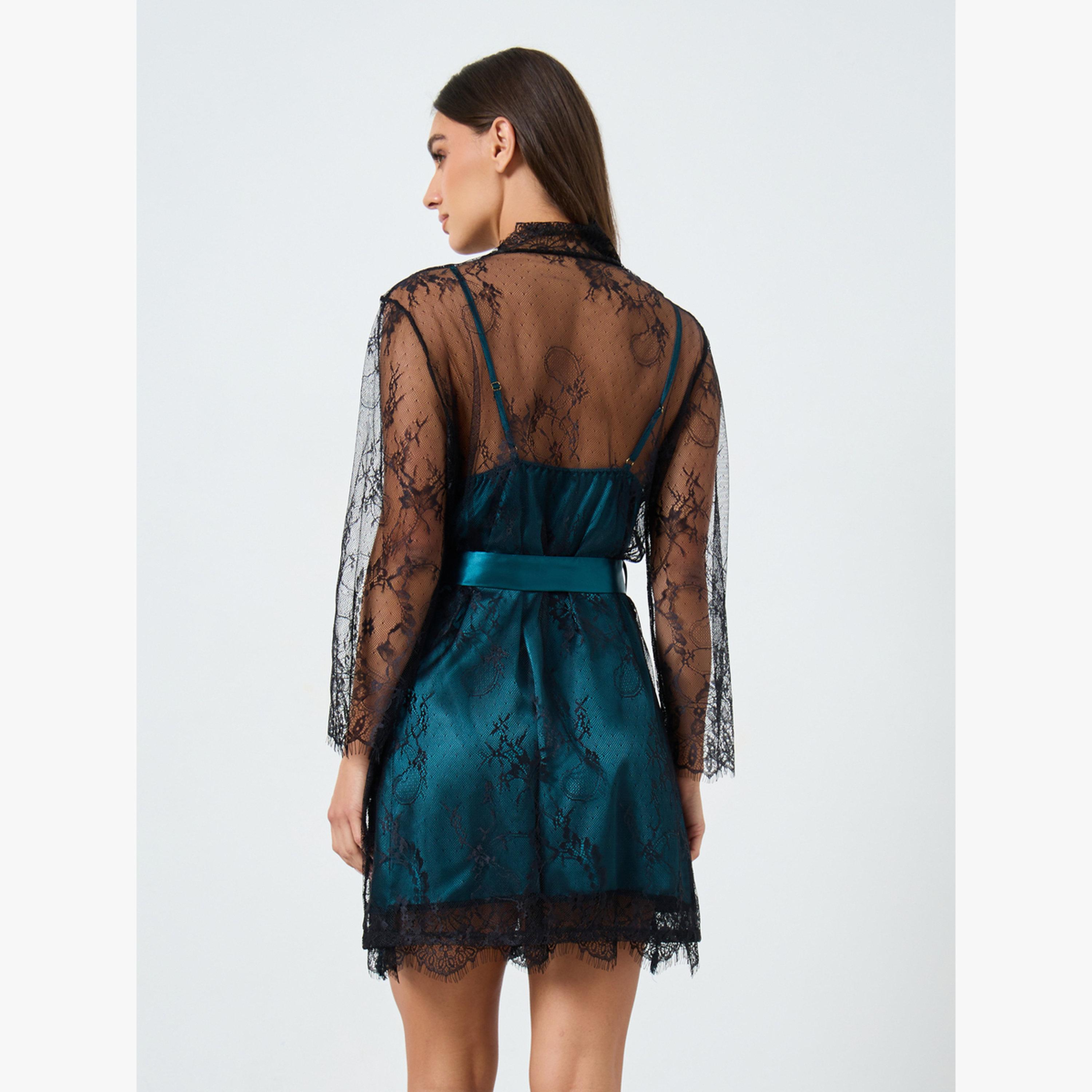 طقم قميص نوم ساتان بتفاصيل دانتيل مع روب-women-clothing-nightwear-robes-image-5