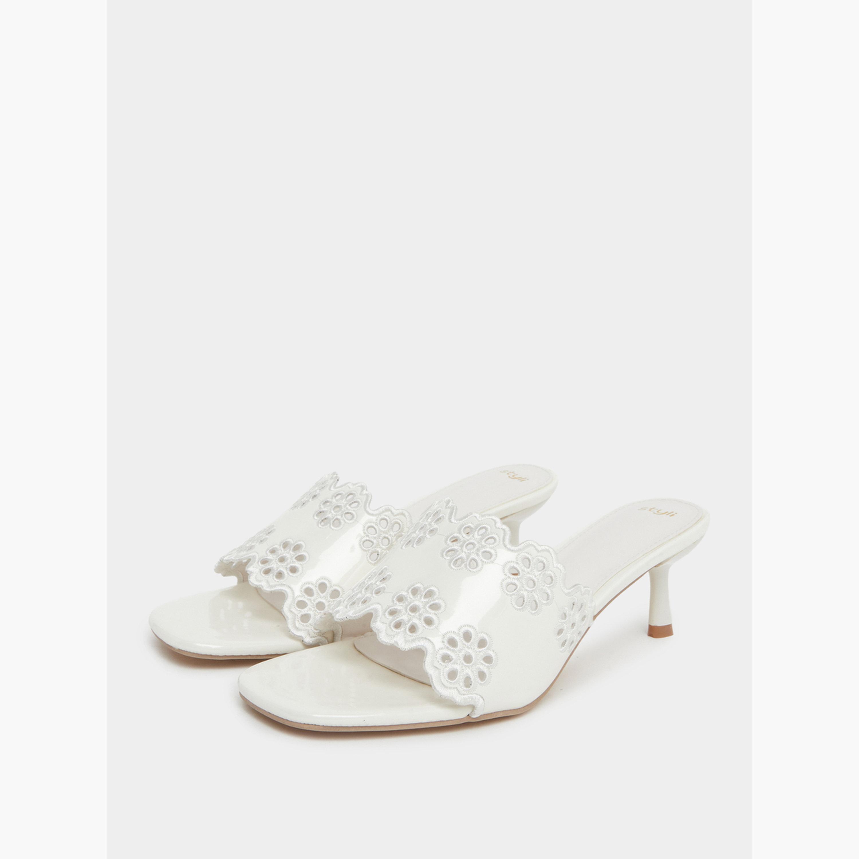 صندل بكعب منخفض ومفرغ بطبعة زهور-women-shoes-heels-image-1