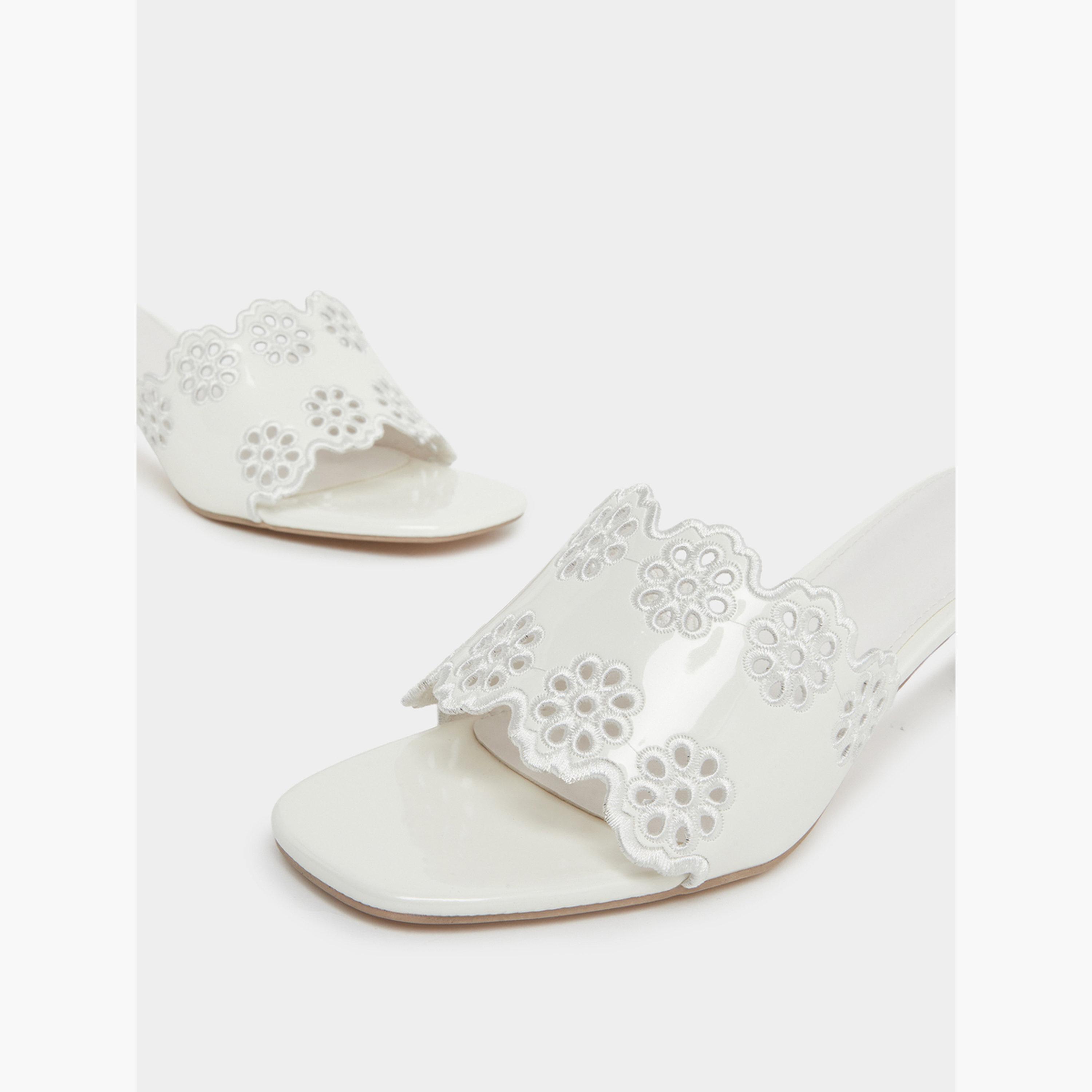 صندل بكعب منخفض ومفرغ بطبعة زهور-women-shoes-heels-image-3