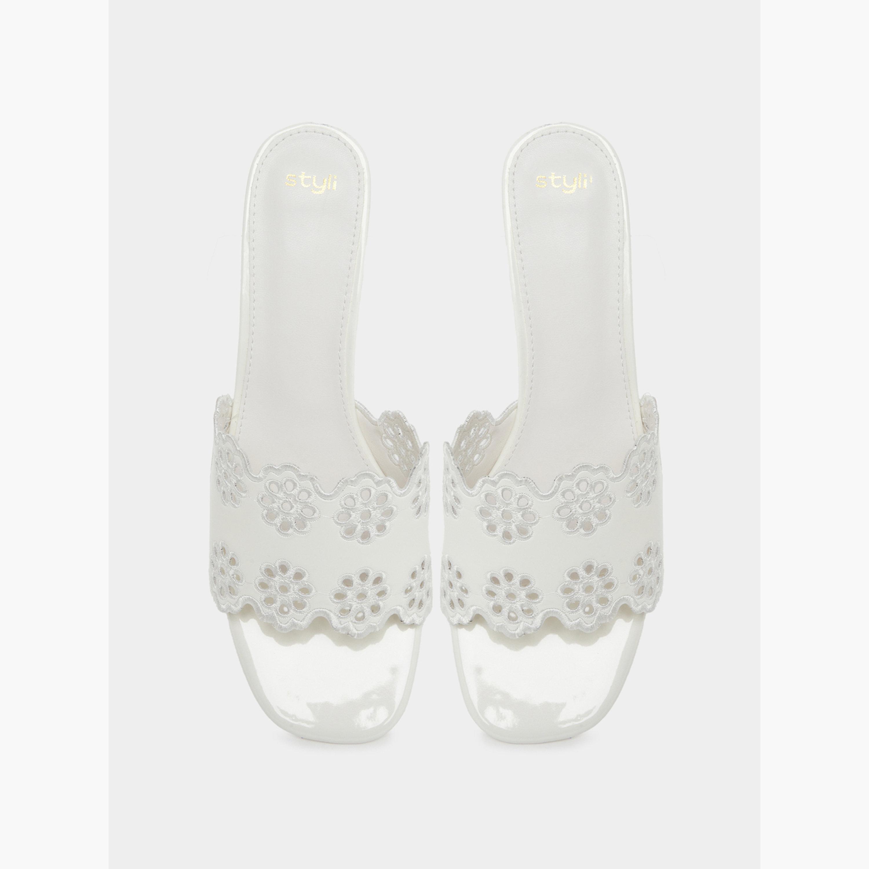 صندل بكعب منخفض ومفرغ بطبعة زهور-women-shoes-heels-image-5