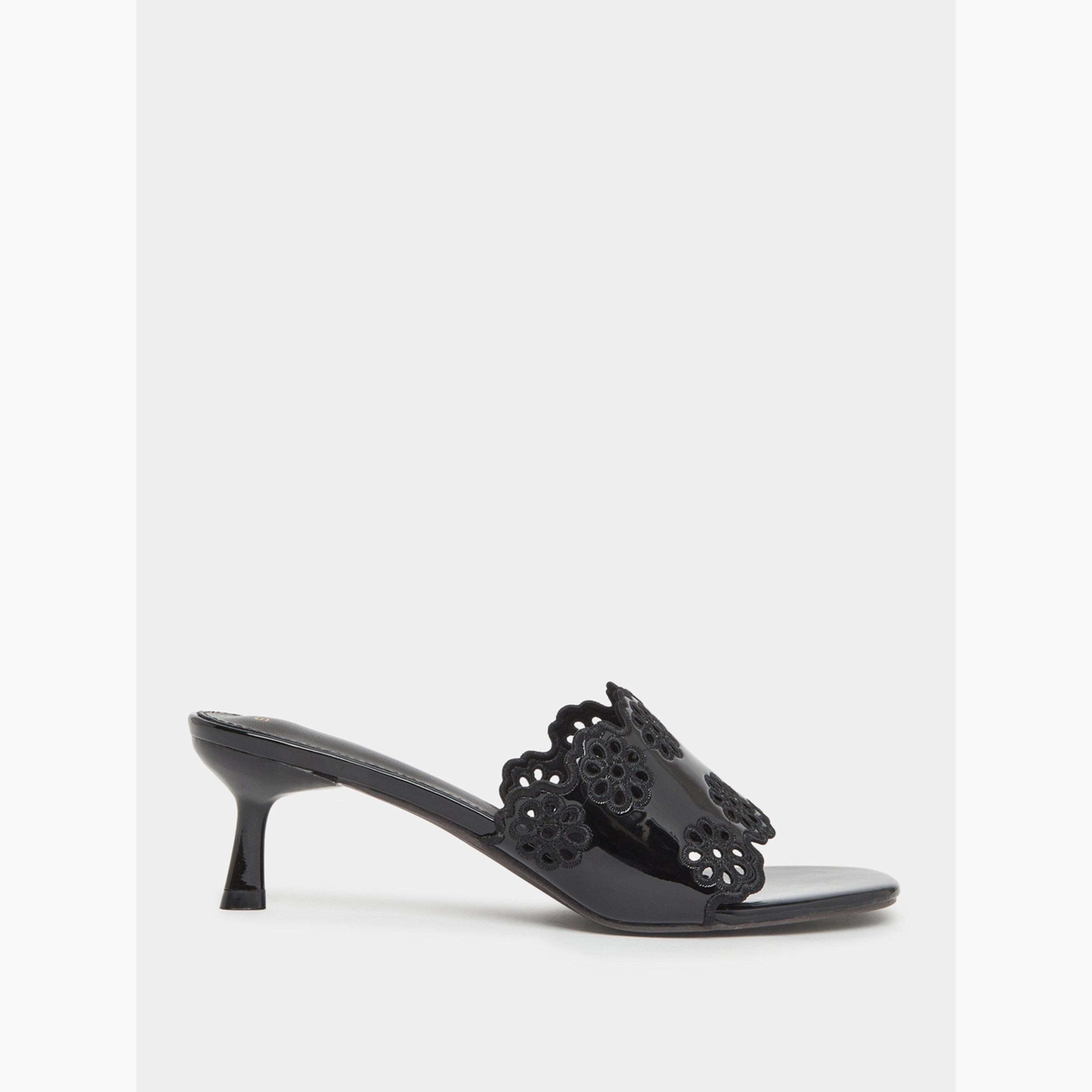 صندل بكعب منخفض ومفرغ بطبعة زهور-women-shoes-heels-image-2