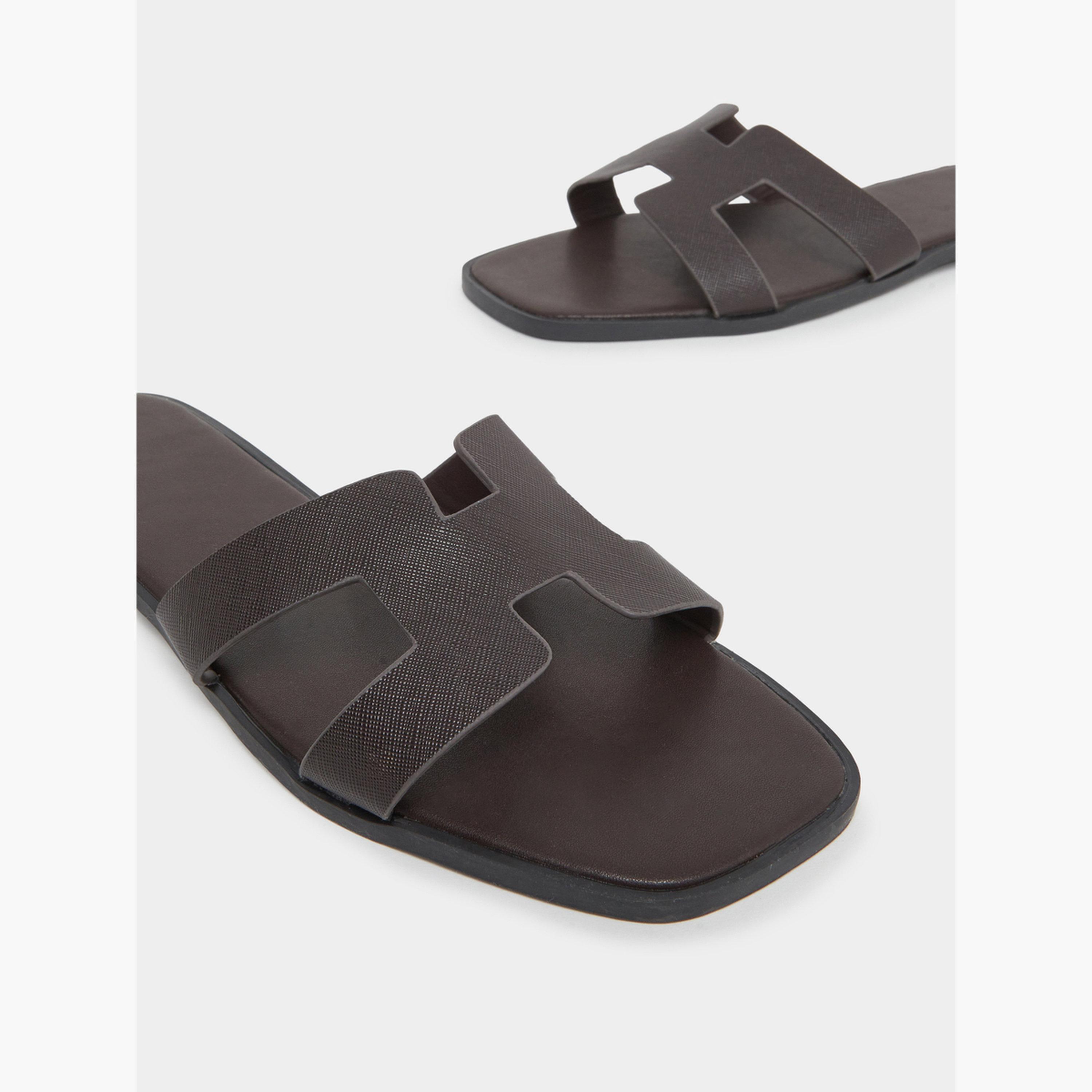 شبشب مسطح بلون أسود-women-shoes-flipflopsandslides-image-3