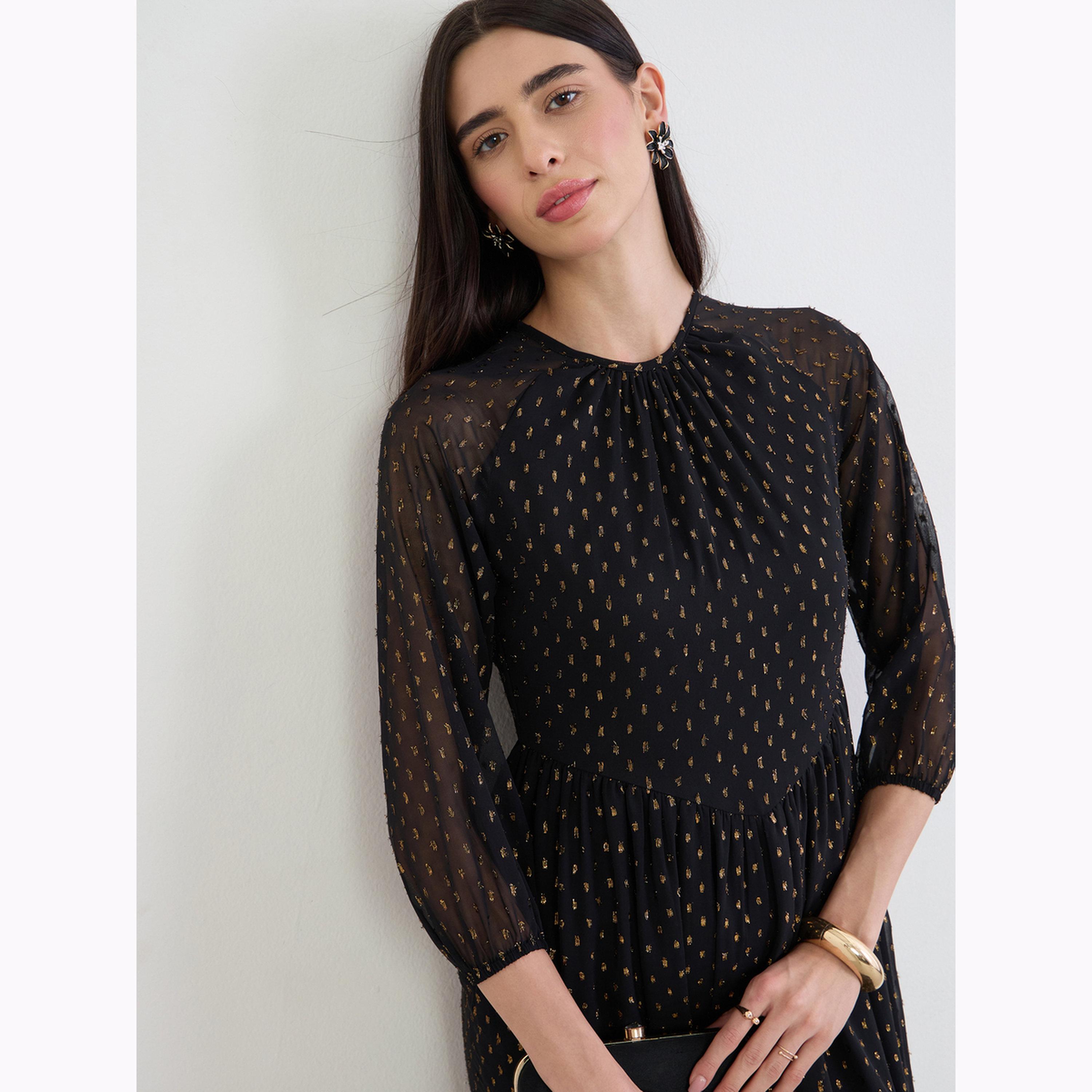 فستان طويل بحافة واسعة وأكمام 3/4 ونقشة دوبي معدنية-women-clothing-dresses-image-4