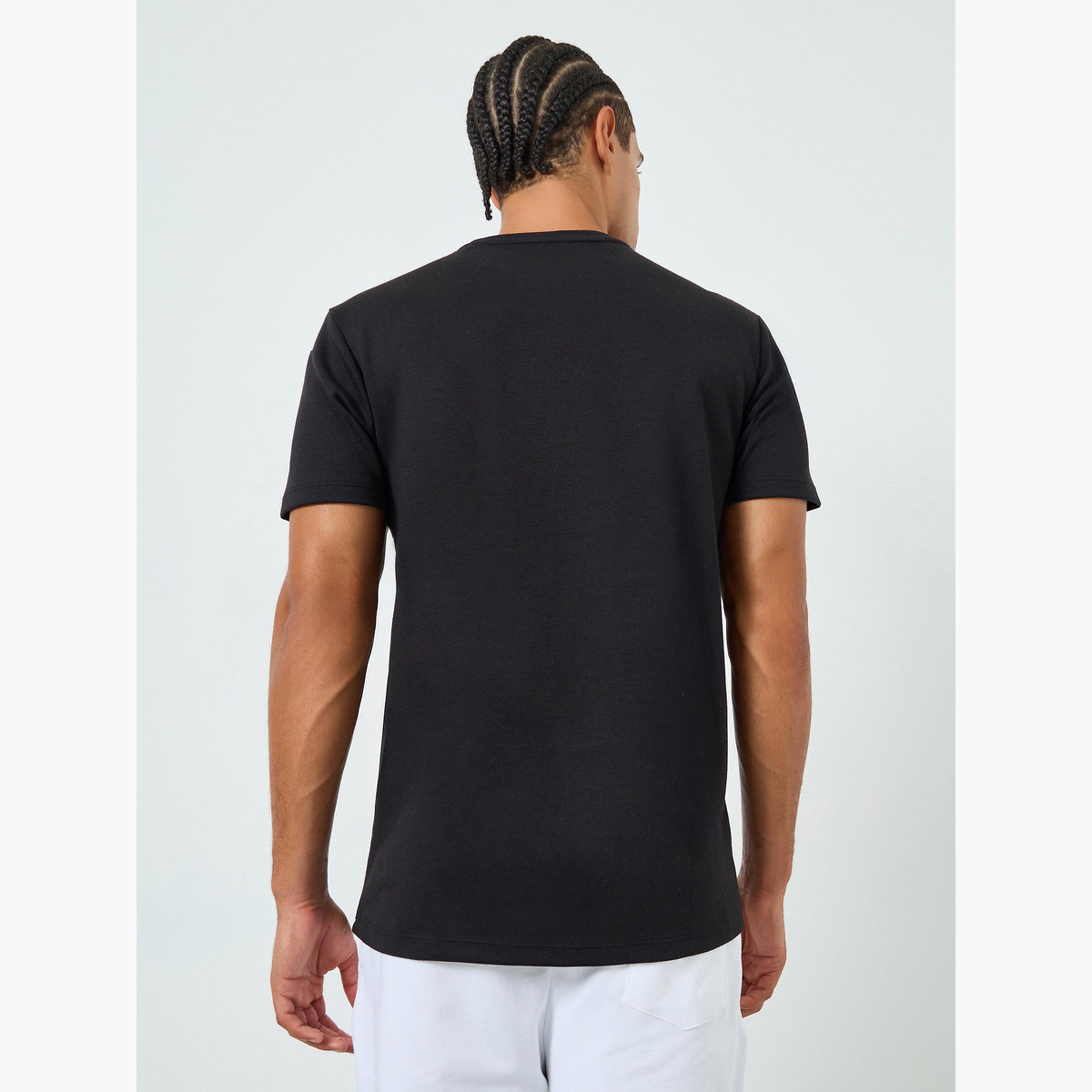تيشيرت بياقة دائرية وطبعة جرافيك-men-clothing-tshirtsandpolos-tshirts-image-5