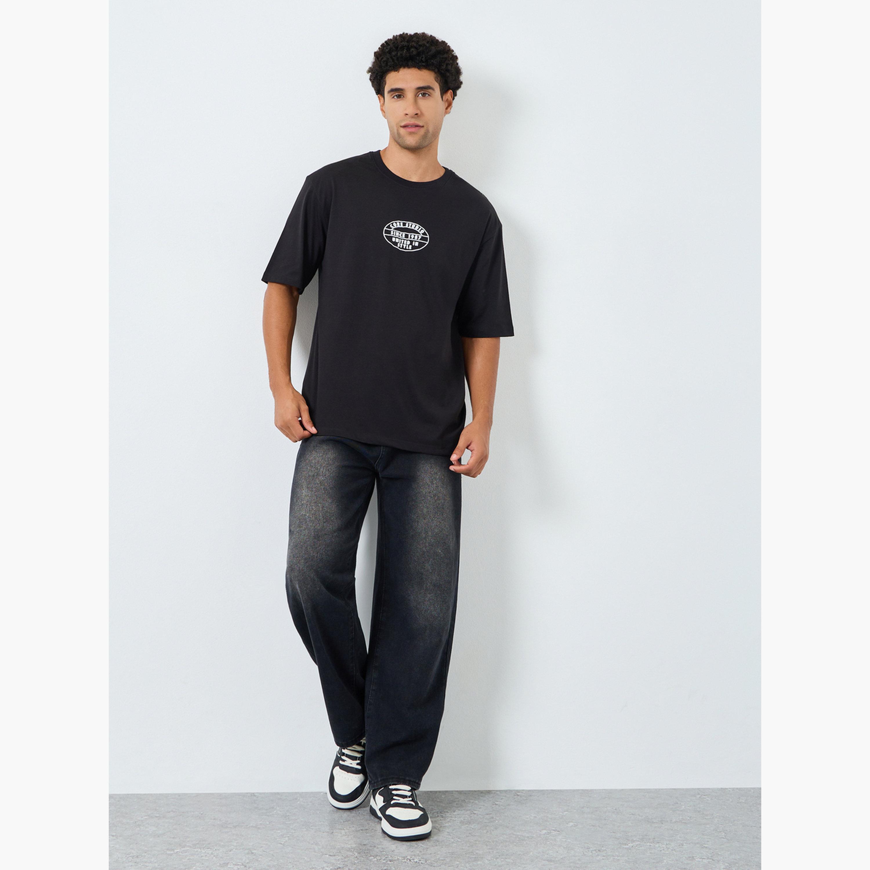 تيشيرت جيرسيه واسع بطبعة جرافيك شعار عالي الدقة-men-clothing-tshirtsandpolos-tshirts-image-2