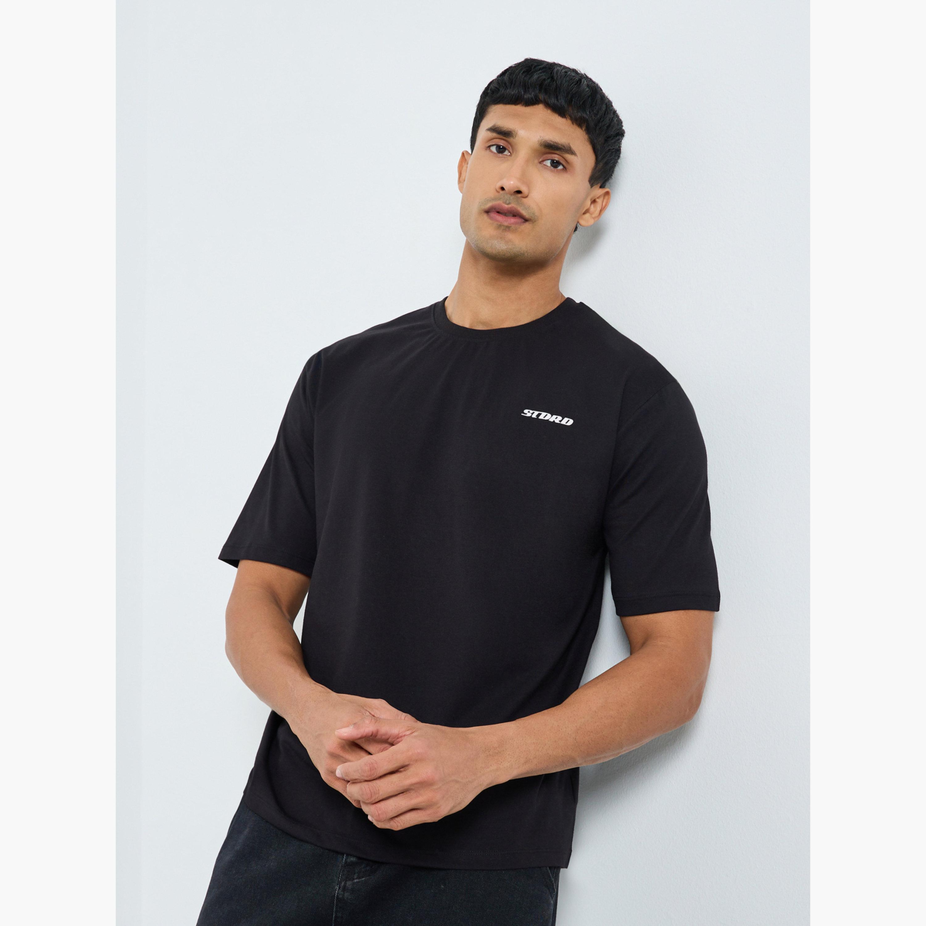 تيشيرت بمقاس كبير بطبعة جرافيك-men-clothing-tshirtsandpolos-tshirts-image-1