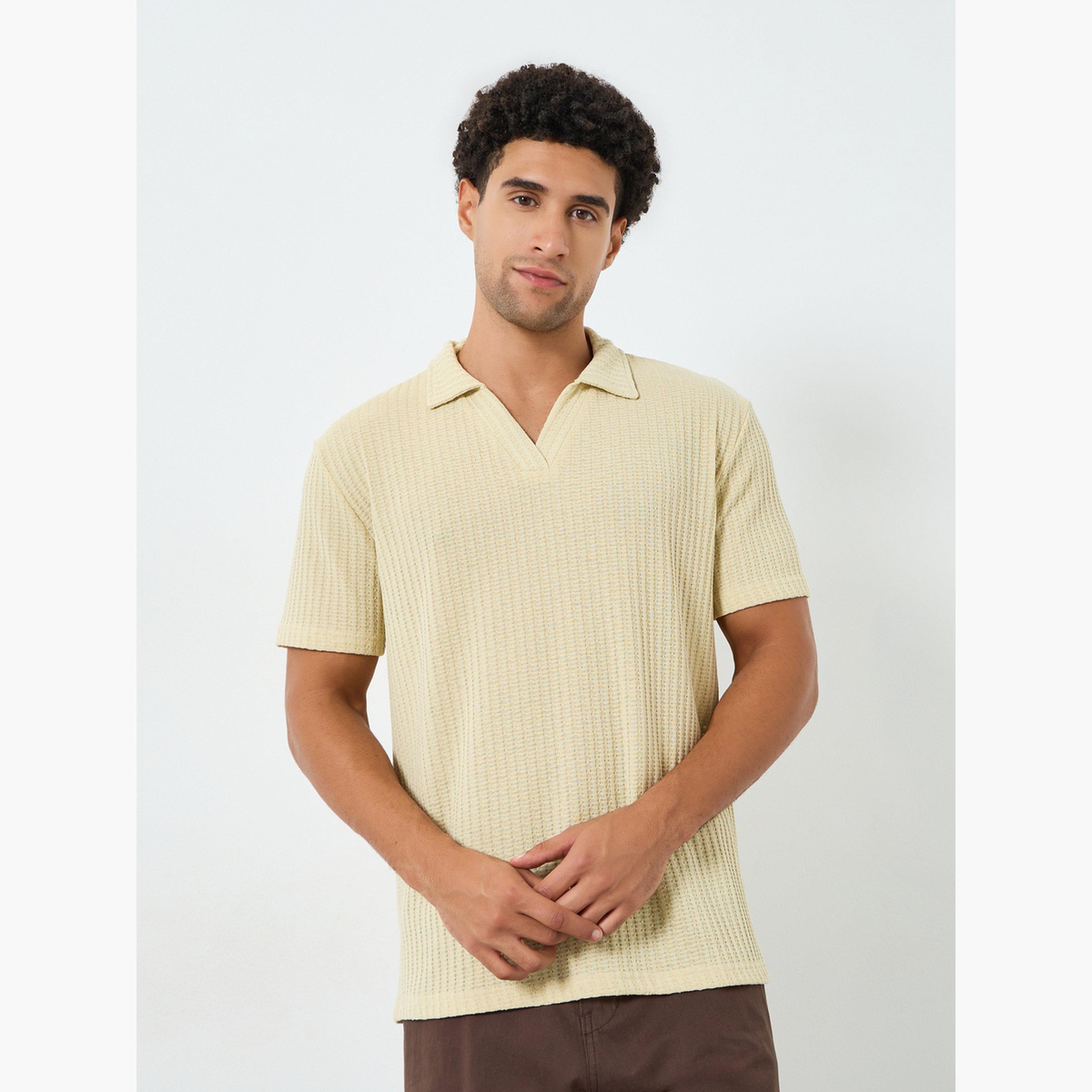 تيشيرت بولو بتفاصيل شبكية وقصة مريحة-men-clothing-tshirtsandpolos-polos-image-1