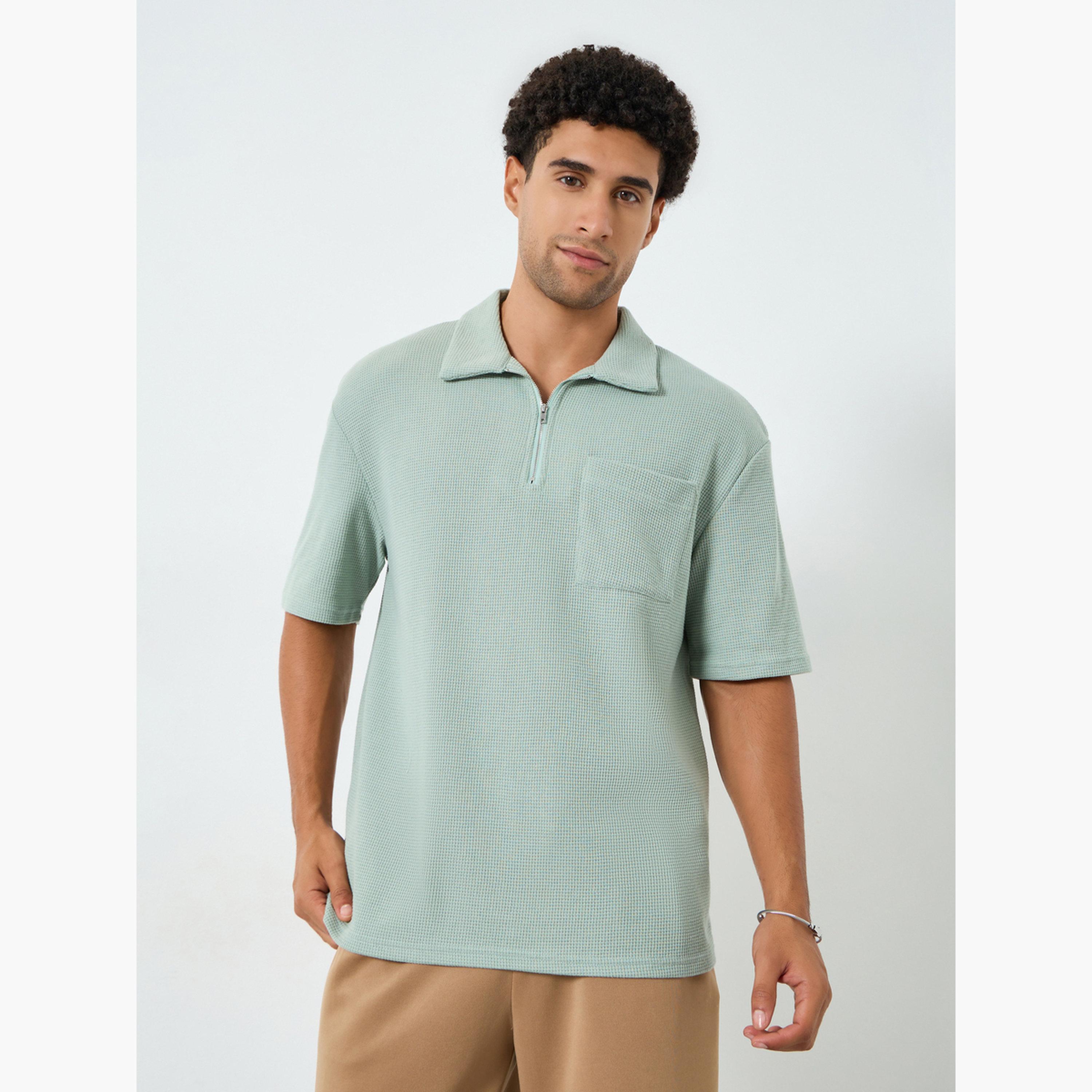 بولو واسع محبوك بنمط وافل وسحَّاب غلق-men-clothing-tshirtsandpolos-polos-image-1