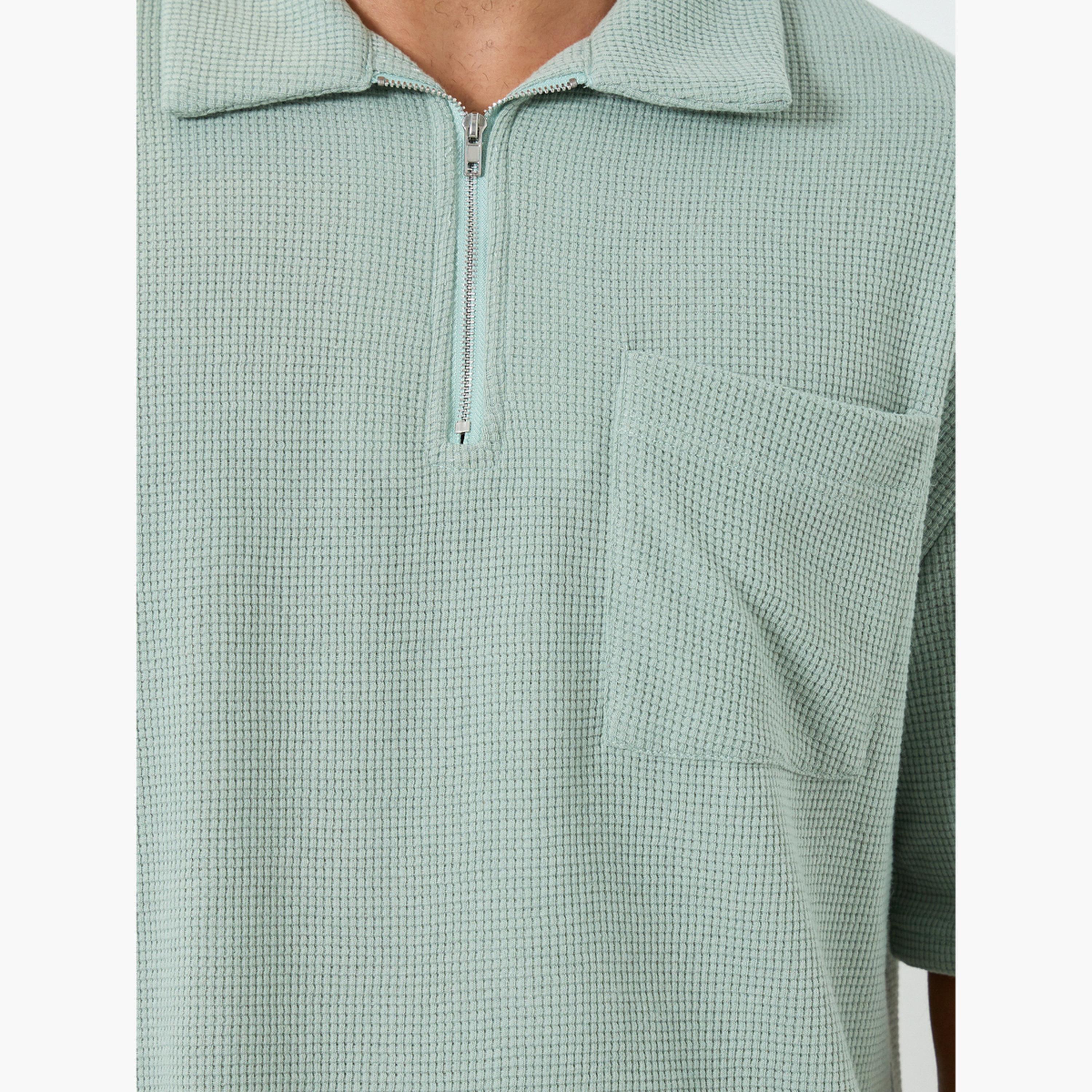 بولو واسع محبوك بنمط وافل وسحَّاب غلق-men-clothing-tshirtsandpolos-polos-image-3