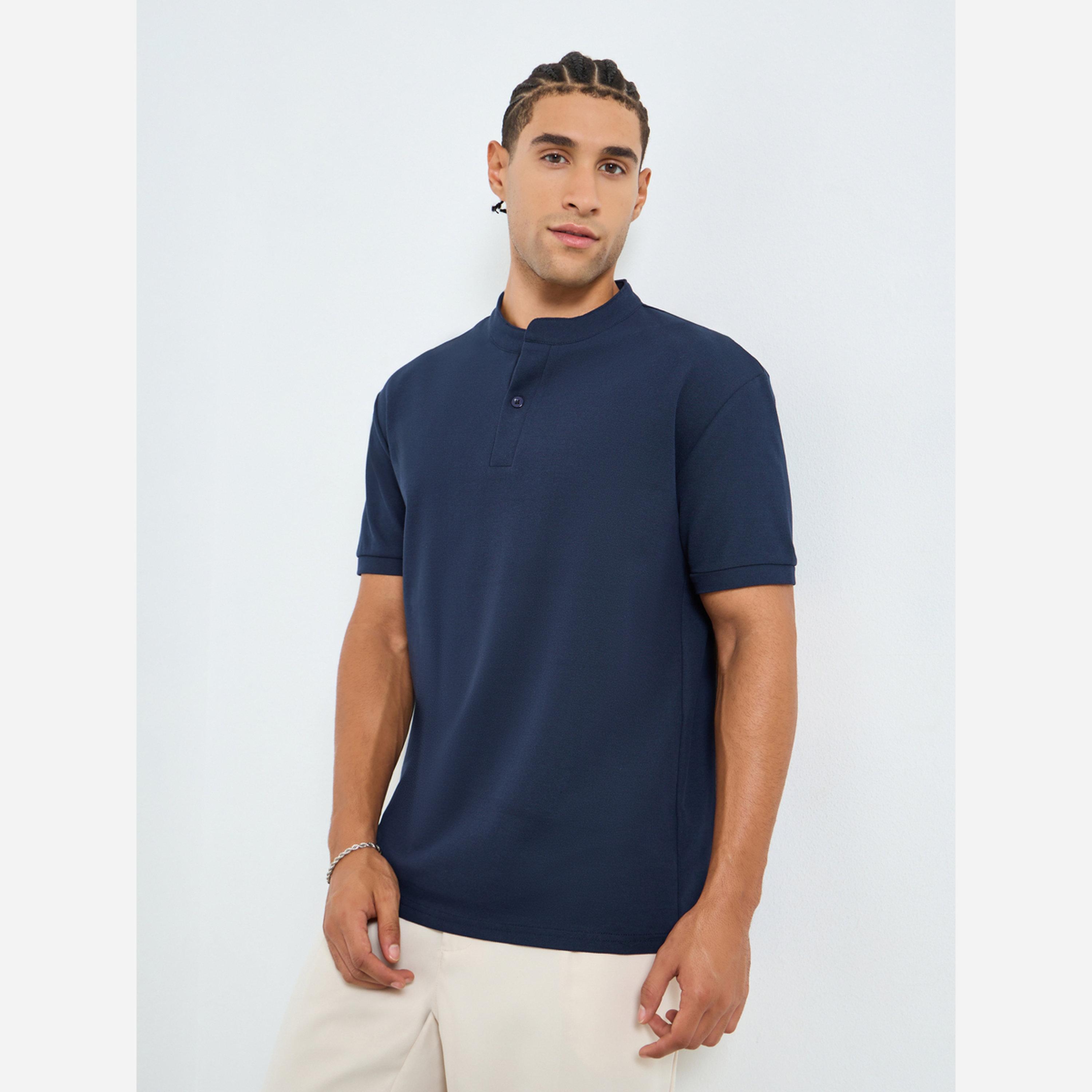 ستايلي - قميص بولو رجالي أنيق ومريح ياقة دائرية قماش البيكيه.-men-clothing-tshirtsandpolos-tshirts-image-1