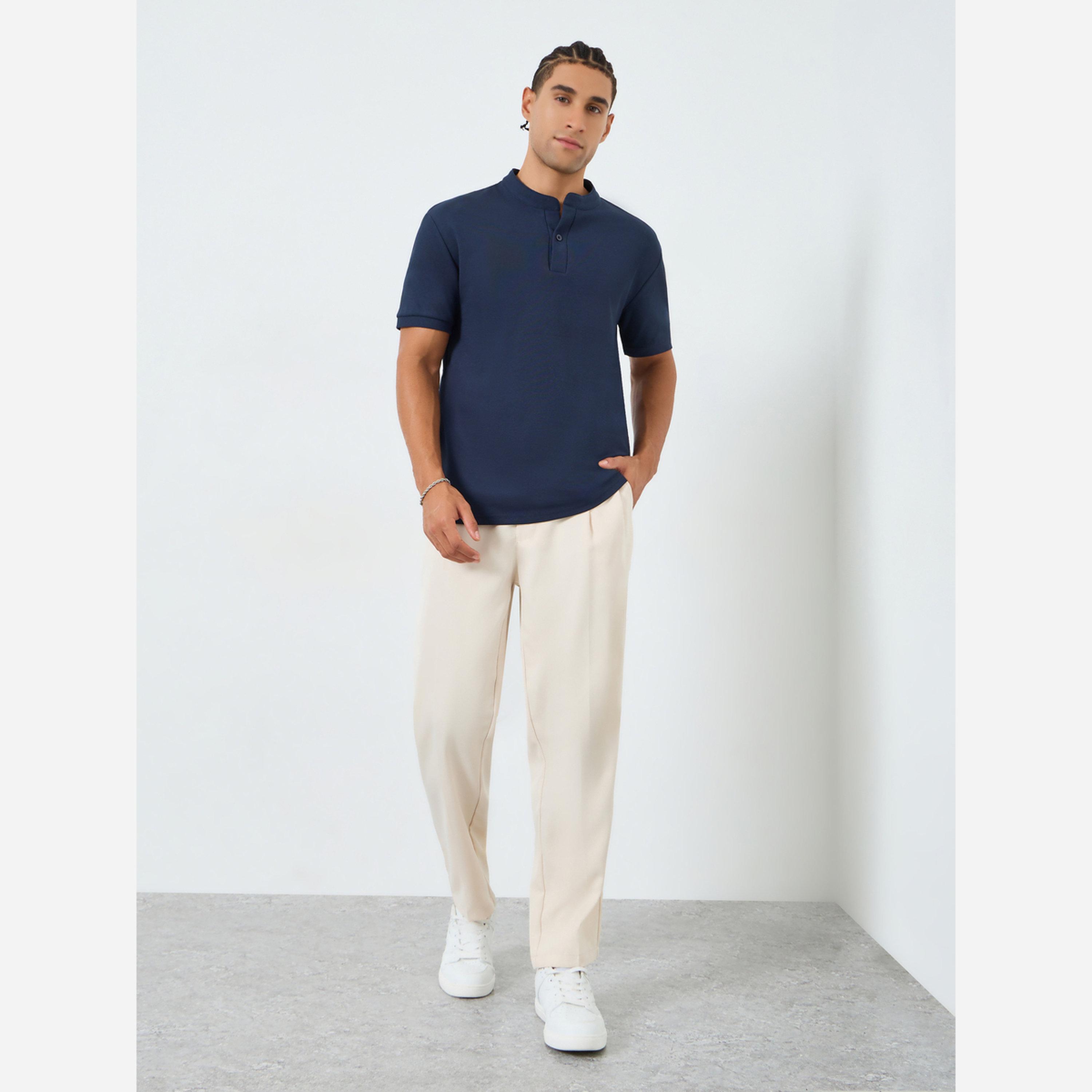 ستايلي - قميص بولو رجالي أنيق ومريح ياقة دائرية قماش البيكيه.-men-clothing-tshirtsandpolos-tshirts-image-2