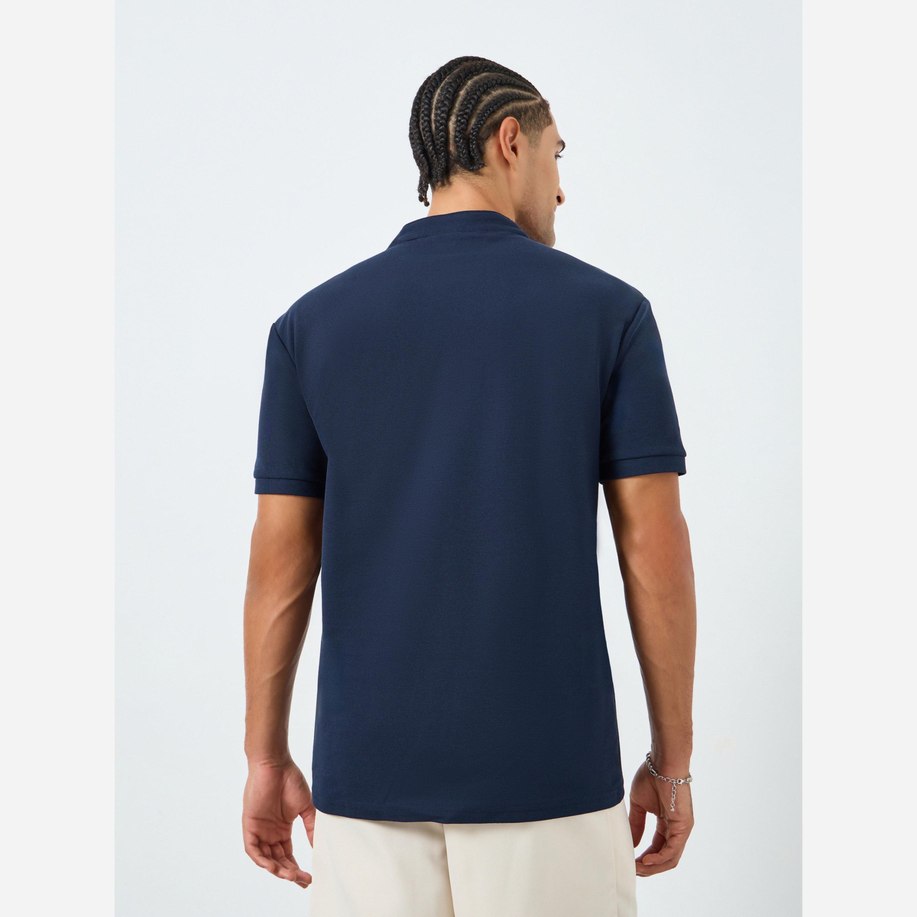 ستايلي - قميص بولو رجالي أنيق ومريح ياقة دائرية قماش البيكيه.-men-clothing-tshirtsandpolos-tshirts-image-4