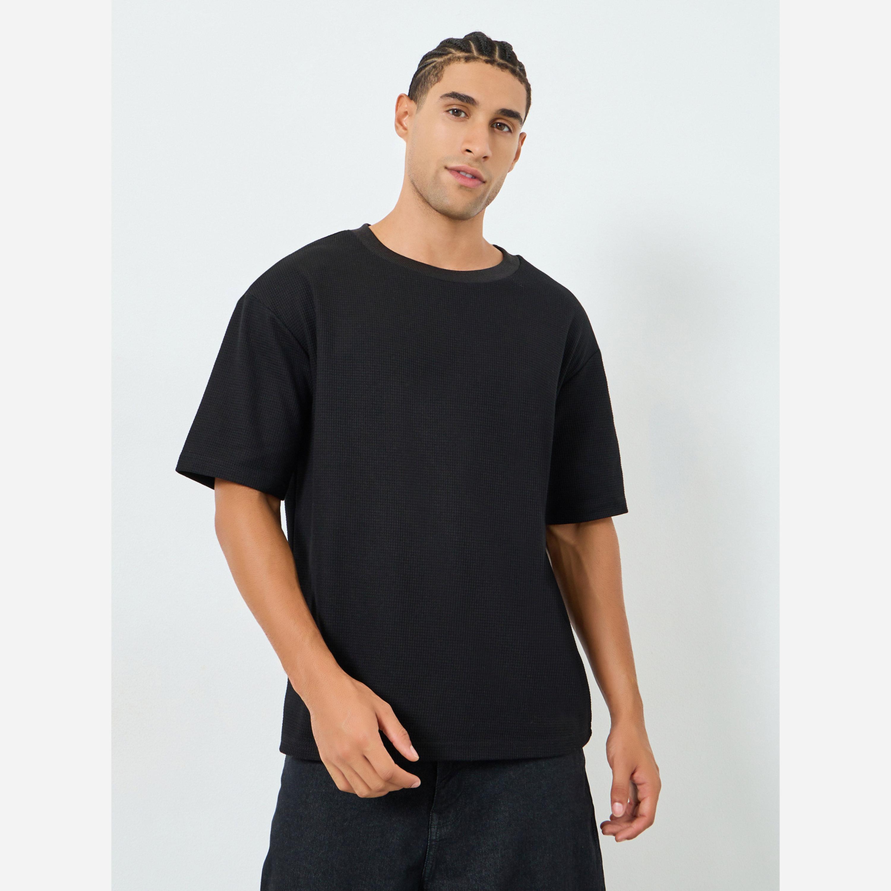 ستايلي - تيشيرت رجالي مقاس واسع ياقة عالية بنسيج بارز-men-clothing-tshirtsandpolos-tshirts-image-1