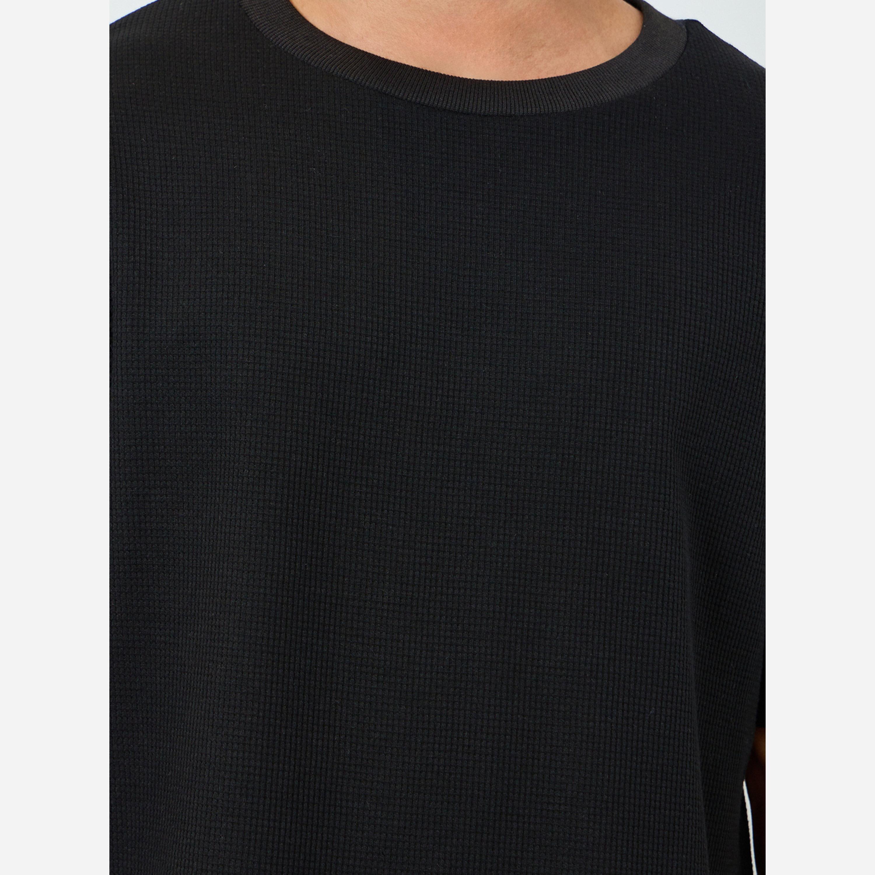 ستايلي - تيشيرت رجالي مقاس واسع ياقة عالية بنسيج بارز-men-clothing-tshirtsandpolos-tshirts-image-3