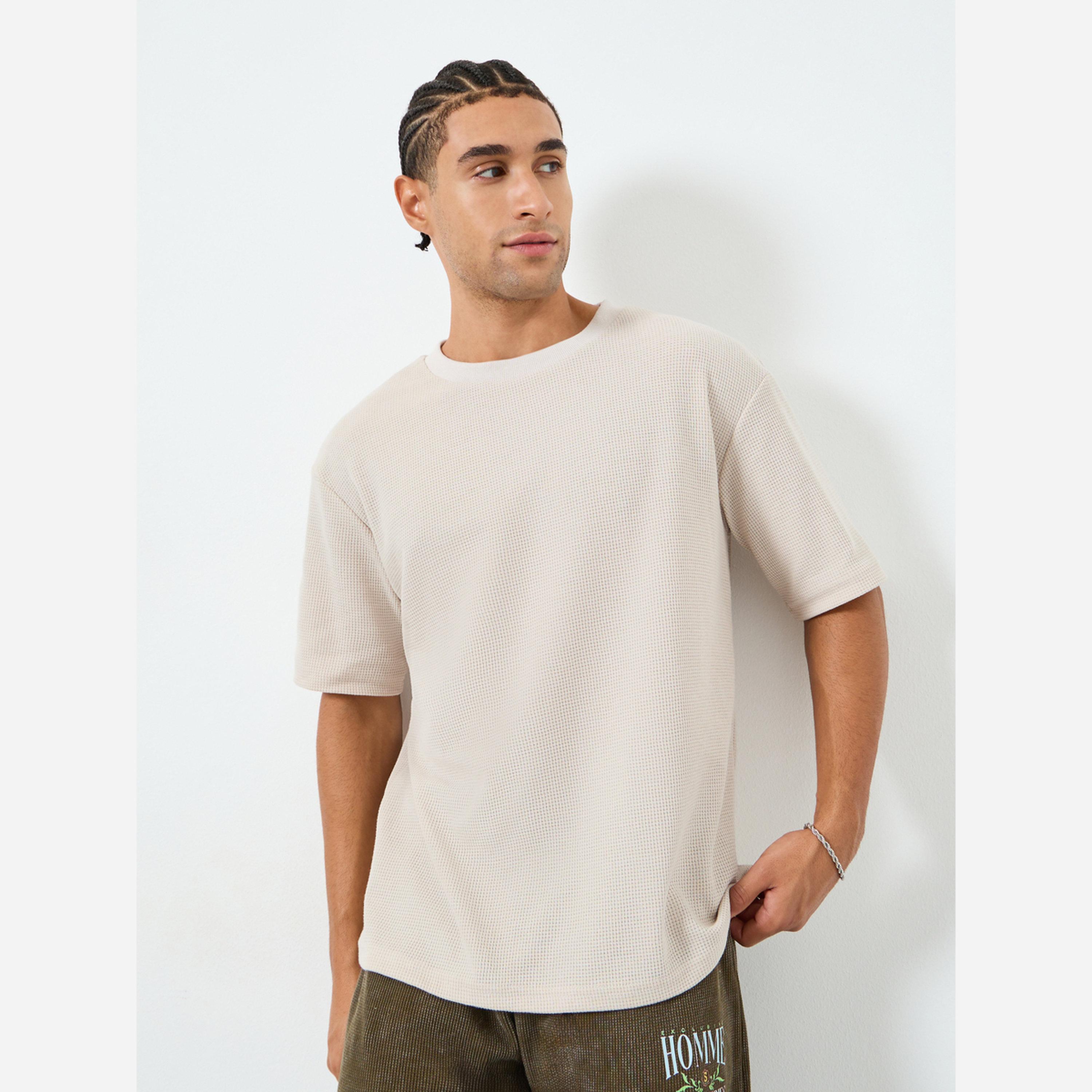 ستايلي - تيشيرت رجالي مقاس واسع ياقة عالية بنسيج بارز-men-clothing-tshirtsandpolos-tshirts-image-1