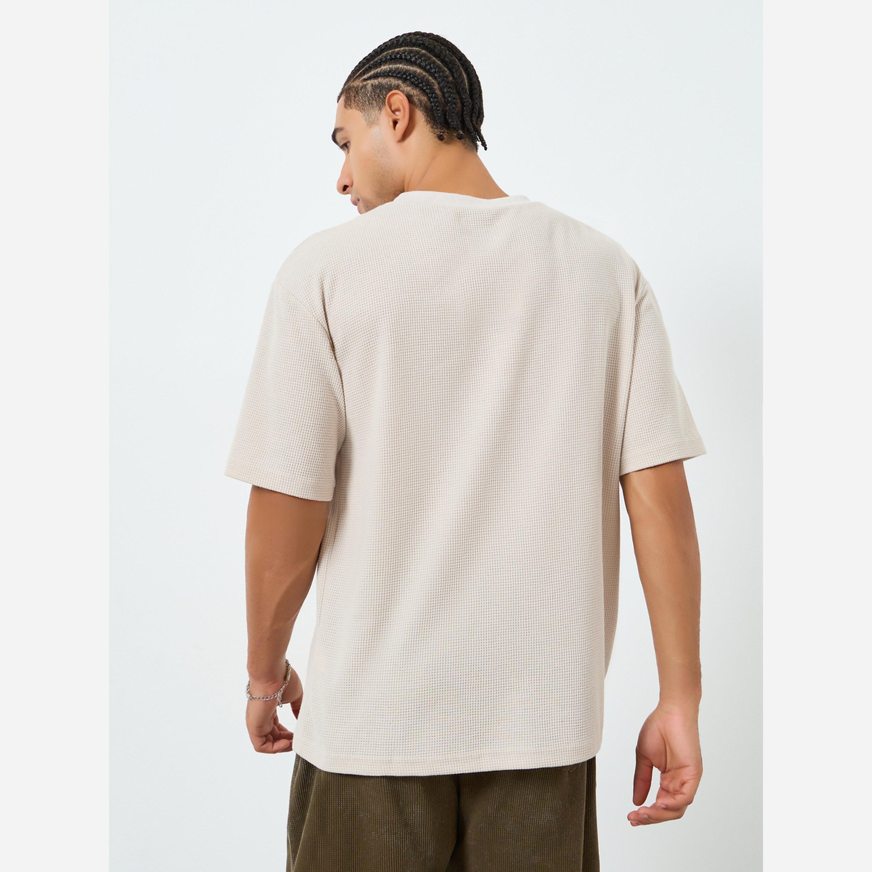 ستايلي - تيشيرت رجالي مقاس واسع ياقة عالية بنسيج بارز-men-clothing-tshirtsandpolos-tshirts-image-4