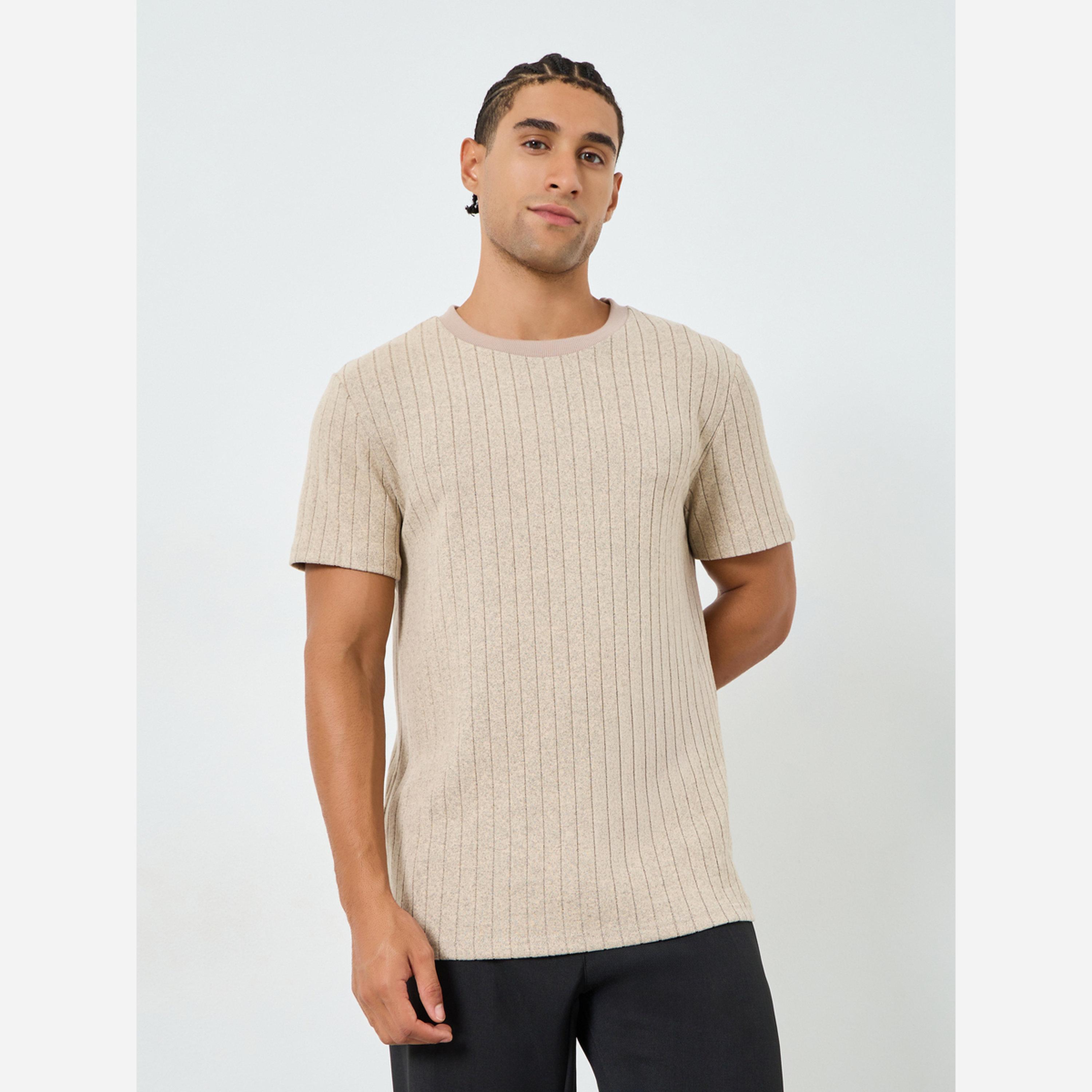 ستايلي - تيشيرت رجالي ياقة عالية وطبعة مميزة-men-clothing-tshirtsandpolos-tshirts-image-1