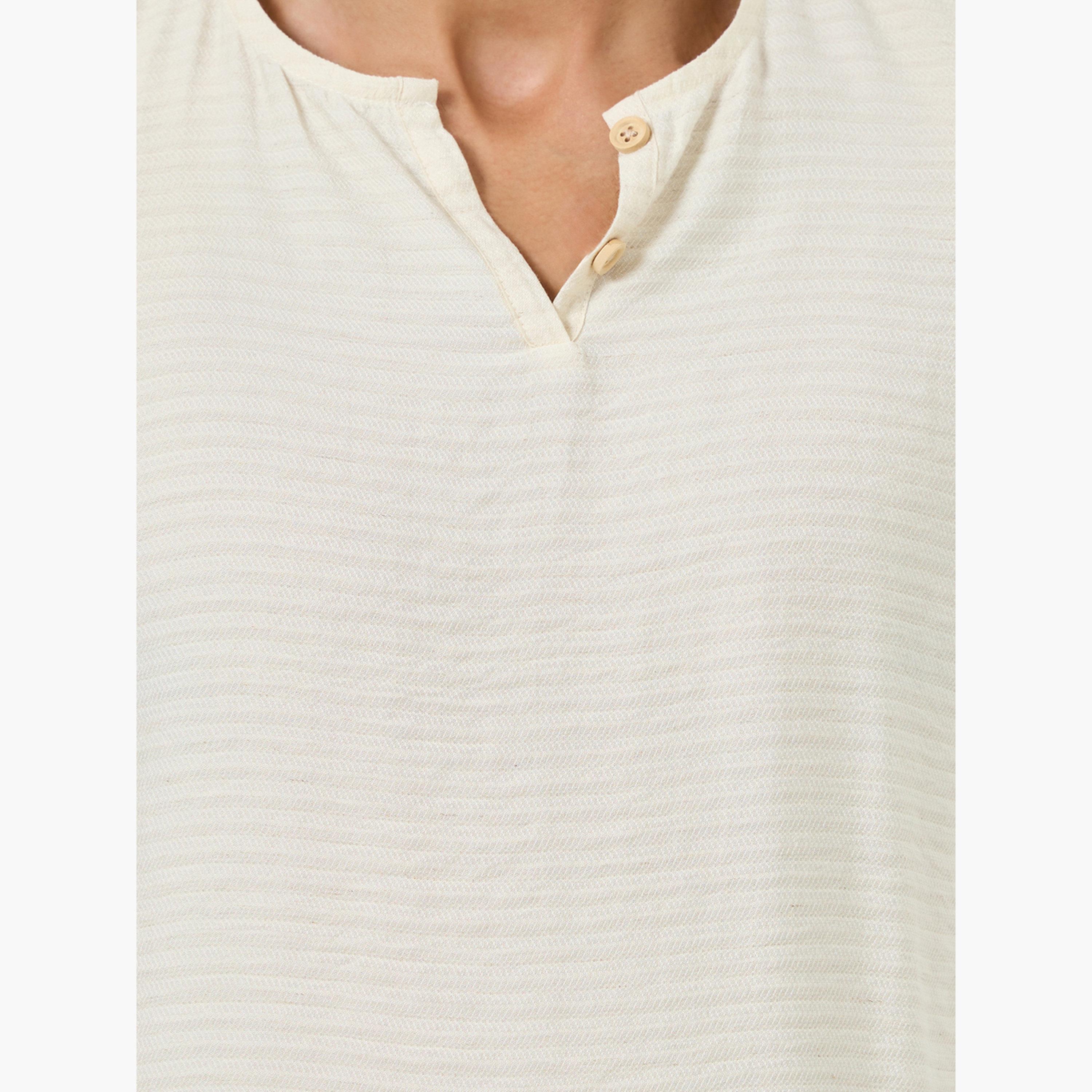 تيشيرت بقصة واسعة من مزيج الكتان بتفاصيل بارزة الملمس-men-clothing-tshirtsandpolos-tshirts-image-3