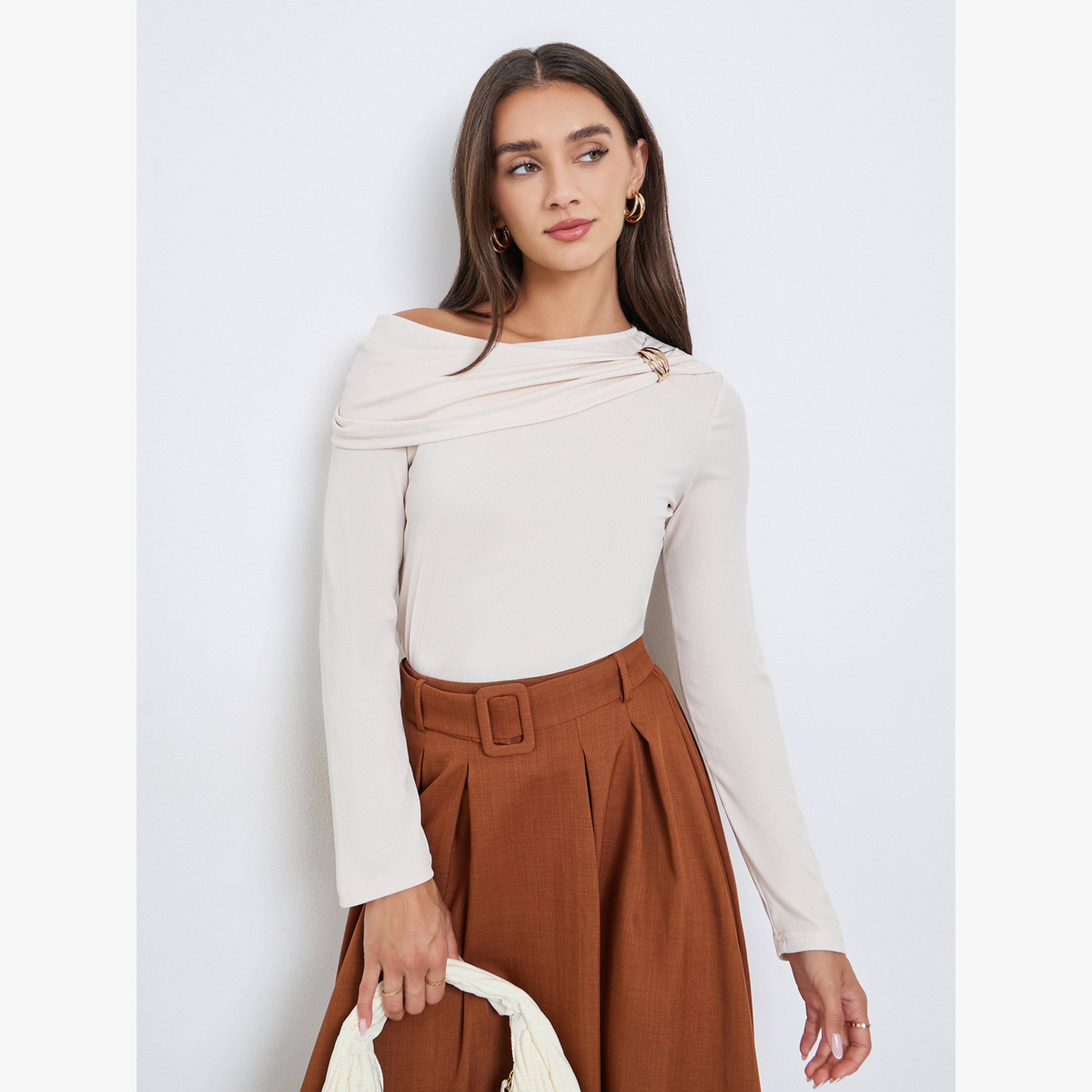 بلوزة محبوكة سادة مزينة بإبزيم-women-clothing-shirtsandblouses-blouses-image-1