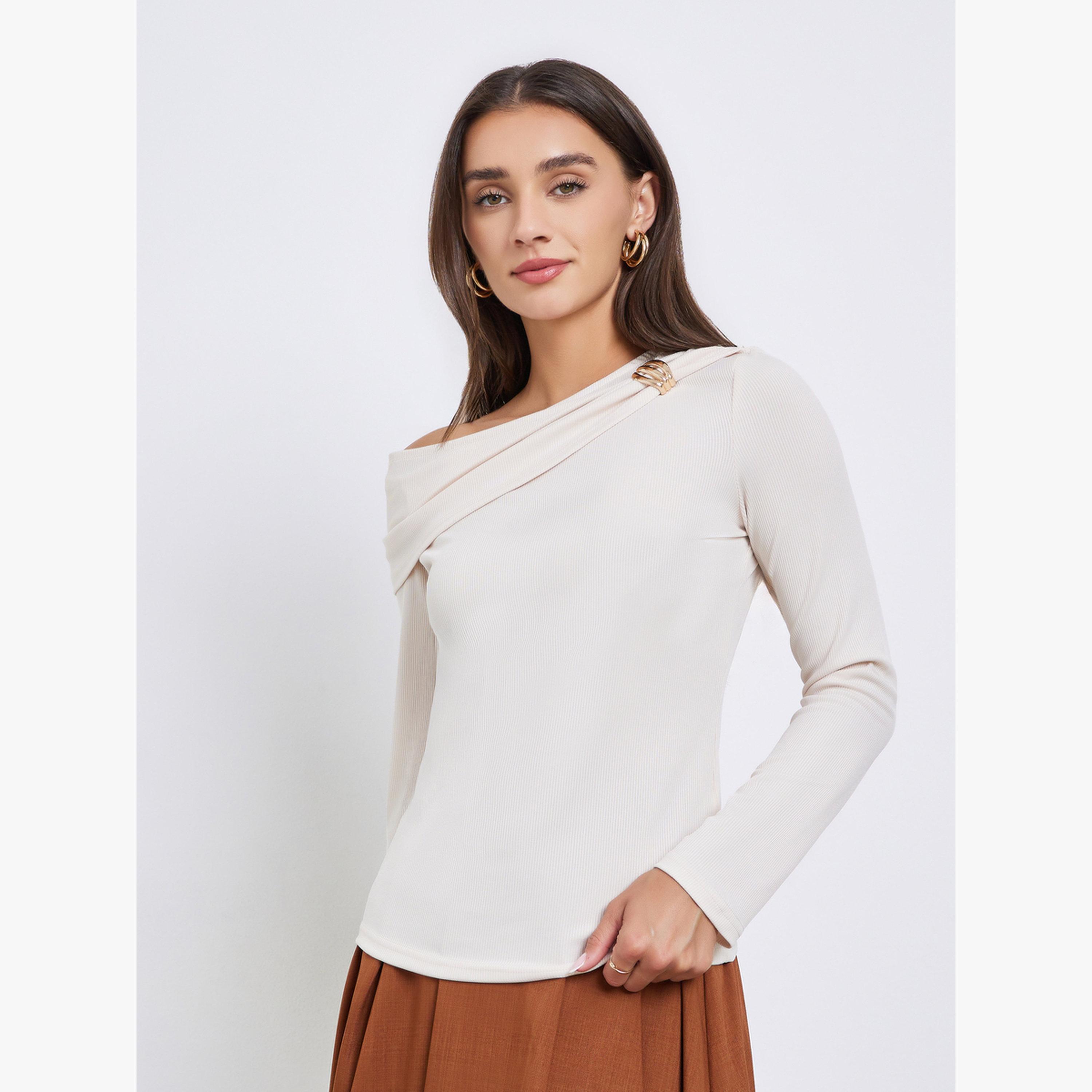 Styli Solid Metal Buckle Detail Knit Top-women-clothing-shirtsandblouses-blouses-image-3