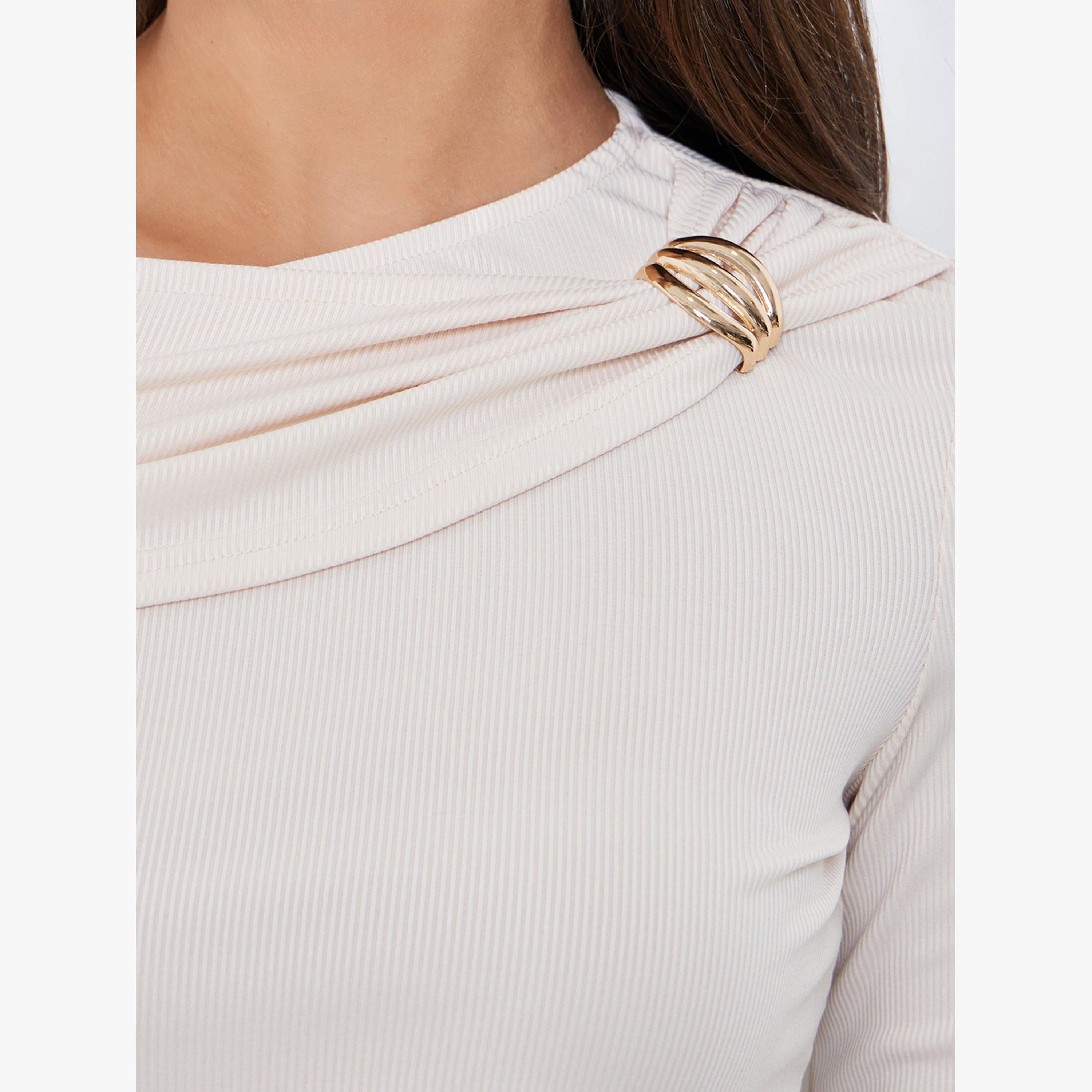 Styli Solid Metal Buckle Detail Knit Top-women-clothing-shirtsandblouses-blouses-image-4
