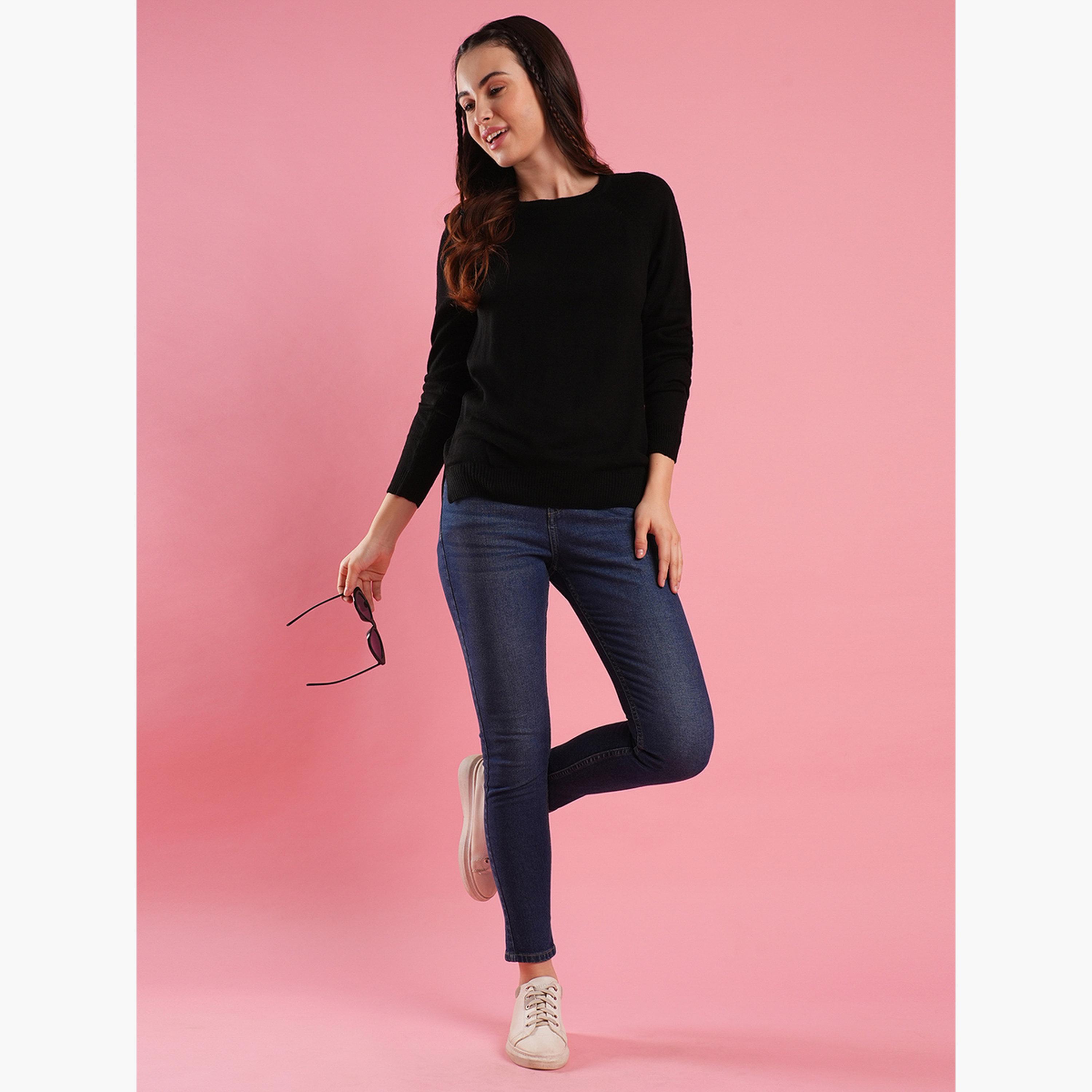 غلوبوص × ستايلي - سترة نسائية سوداء مضلعة برقبة دائرية وأكمام طويلة-women-winterwear-cardigansandjumpers-jumpers-image-2