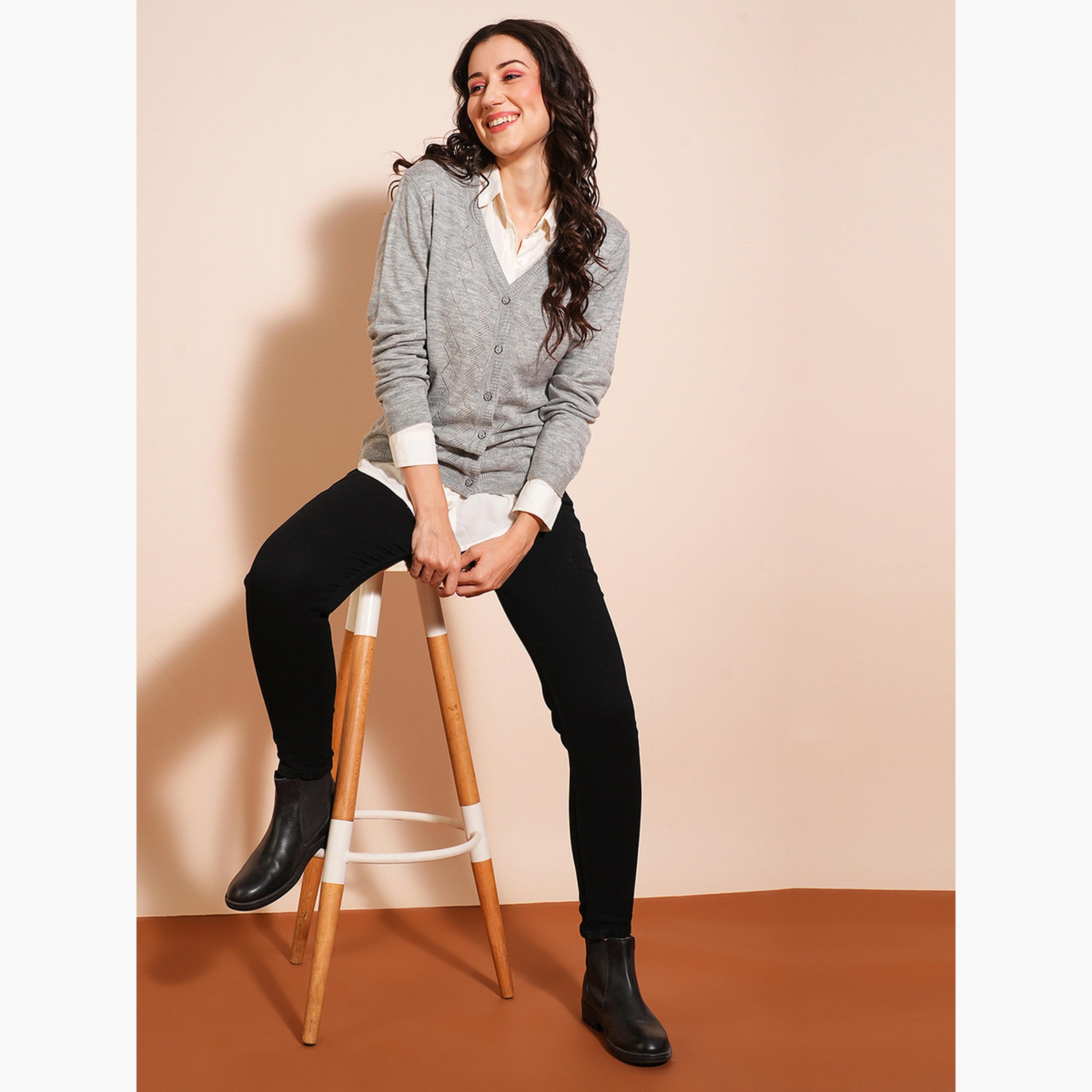غلوبوص × ستايلي - كارديغان رمادي اللون بأكمام طويلة رقبة حرف V وحاشية مضلعة للنساء-women-winterwear-cardigansandjumpers-cardigans-image-2
