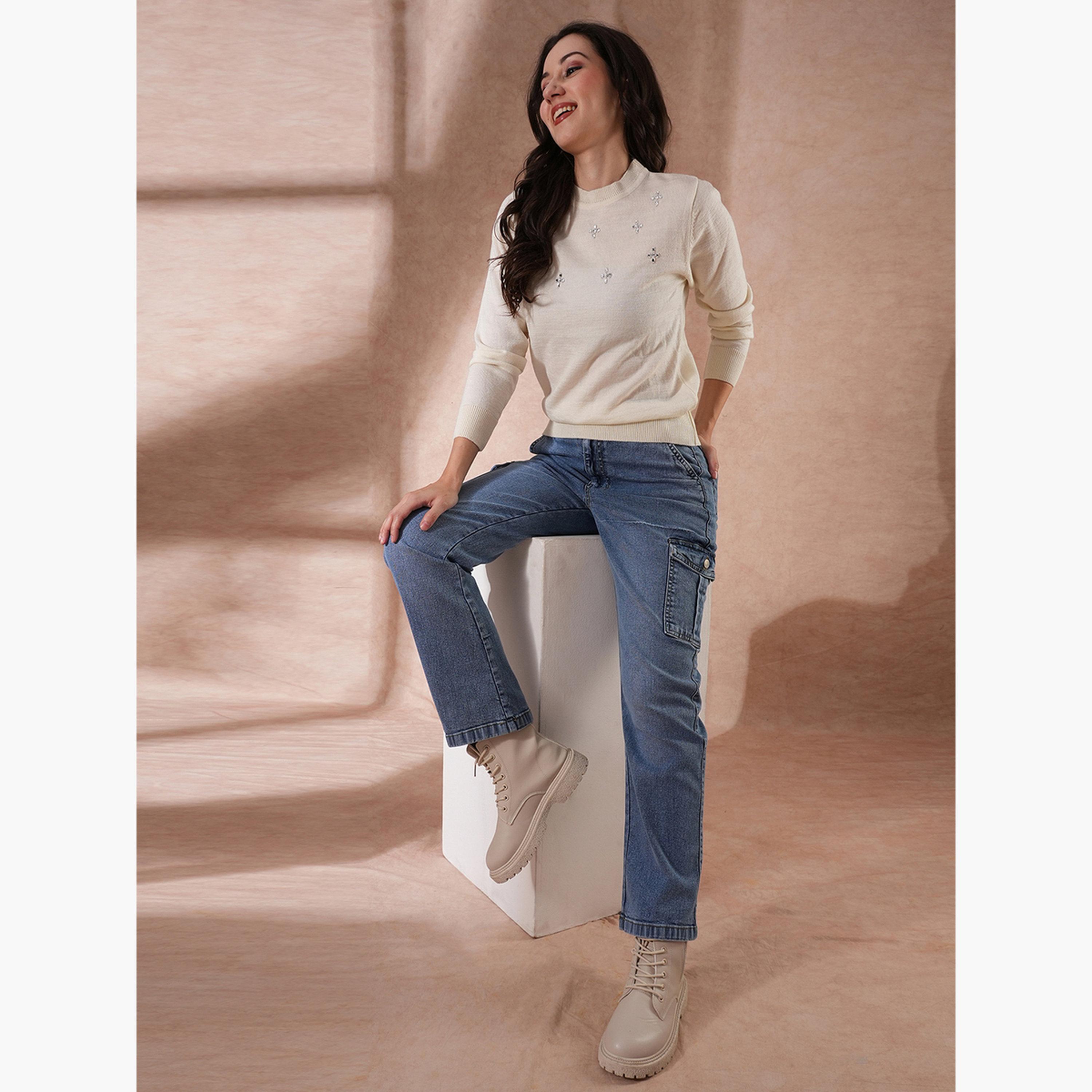 غلوبوص × ستايلي - سترة نسائية بيضاء مزخرفة برقبة دائرية وأكمام طويلة-women-winterwear-cardigansandjumpers-jumpers-image-2