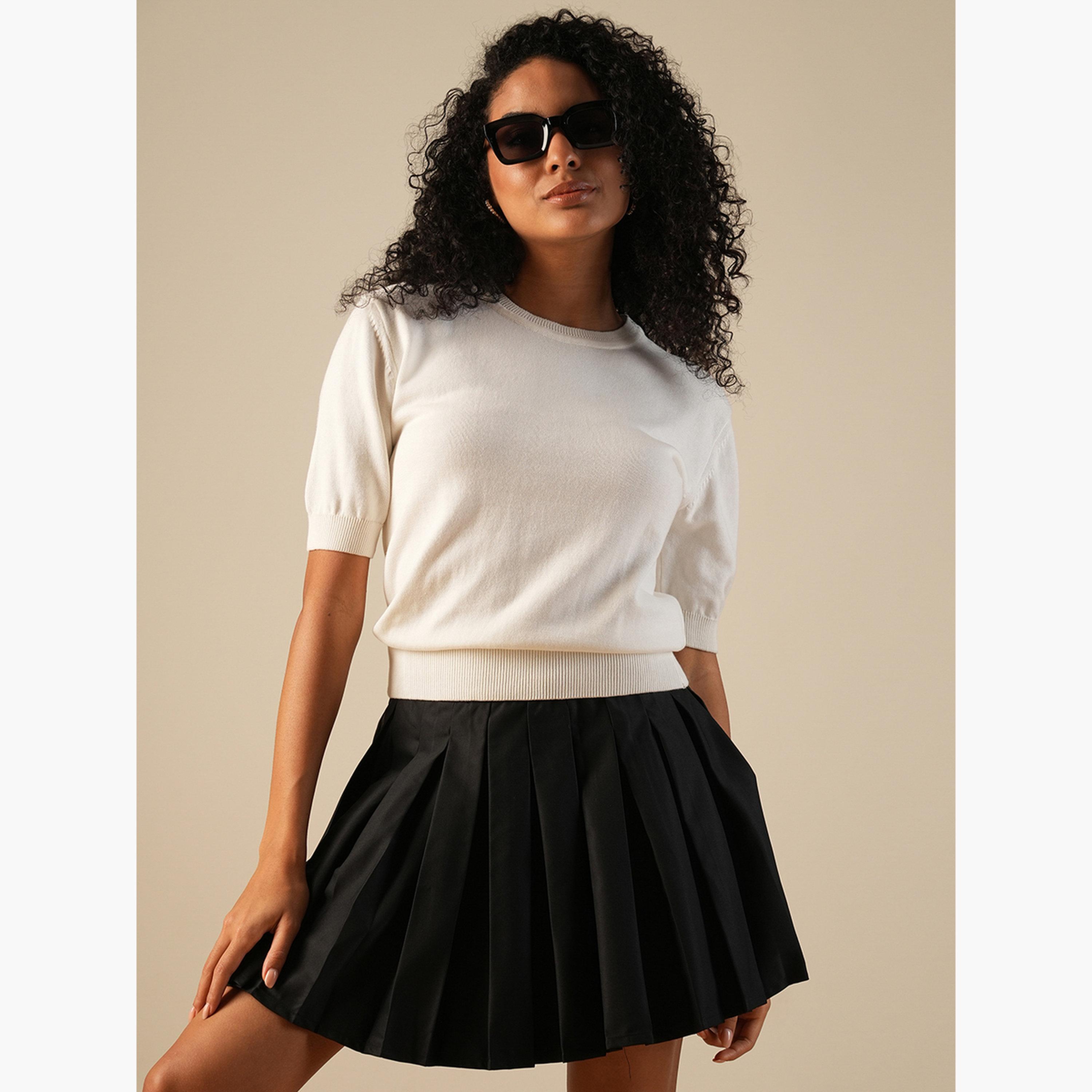 غلوبوص × ستايلي - سترة نسائية بيضاء محبوكة برقبة دائرية وأكمام قصيرة-women-clothing-hoodiesandsweatshirts-sweatshirts-image-1