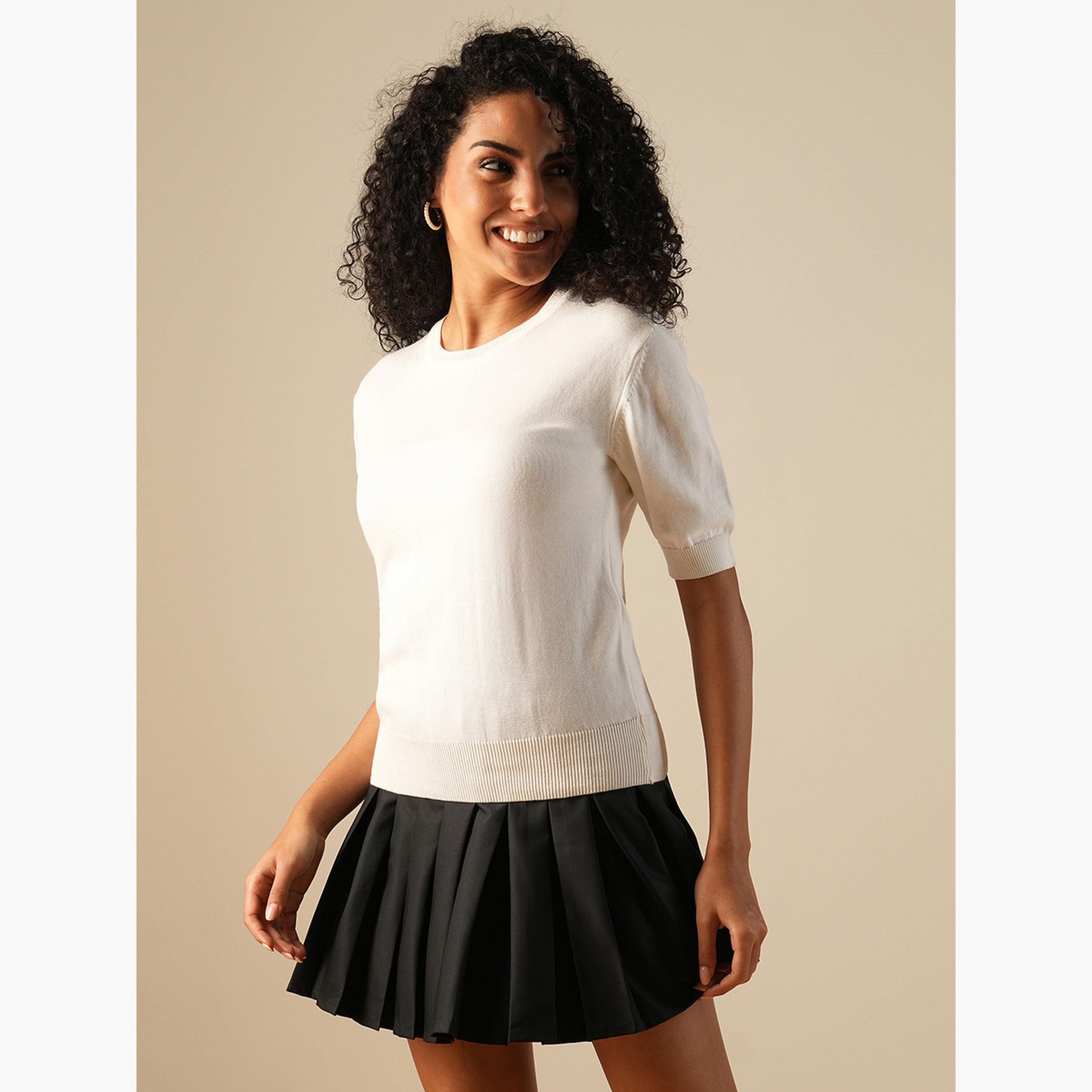 غلوبوص × ستايلي - سترة نسائية بيضاء محبوكة برقبة دائرية وأكمام قصيرة-women-clothing-hoodiesandsweatshirts-sweatshirts-image-4