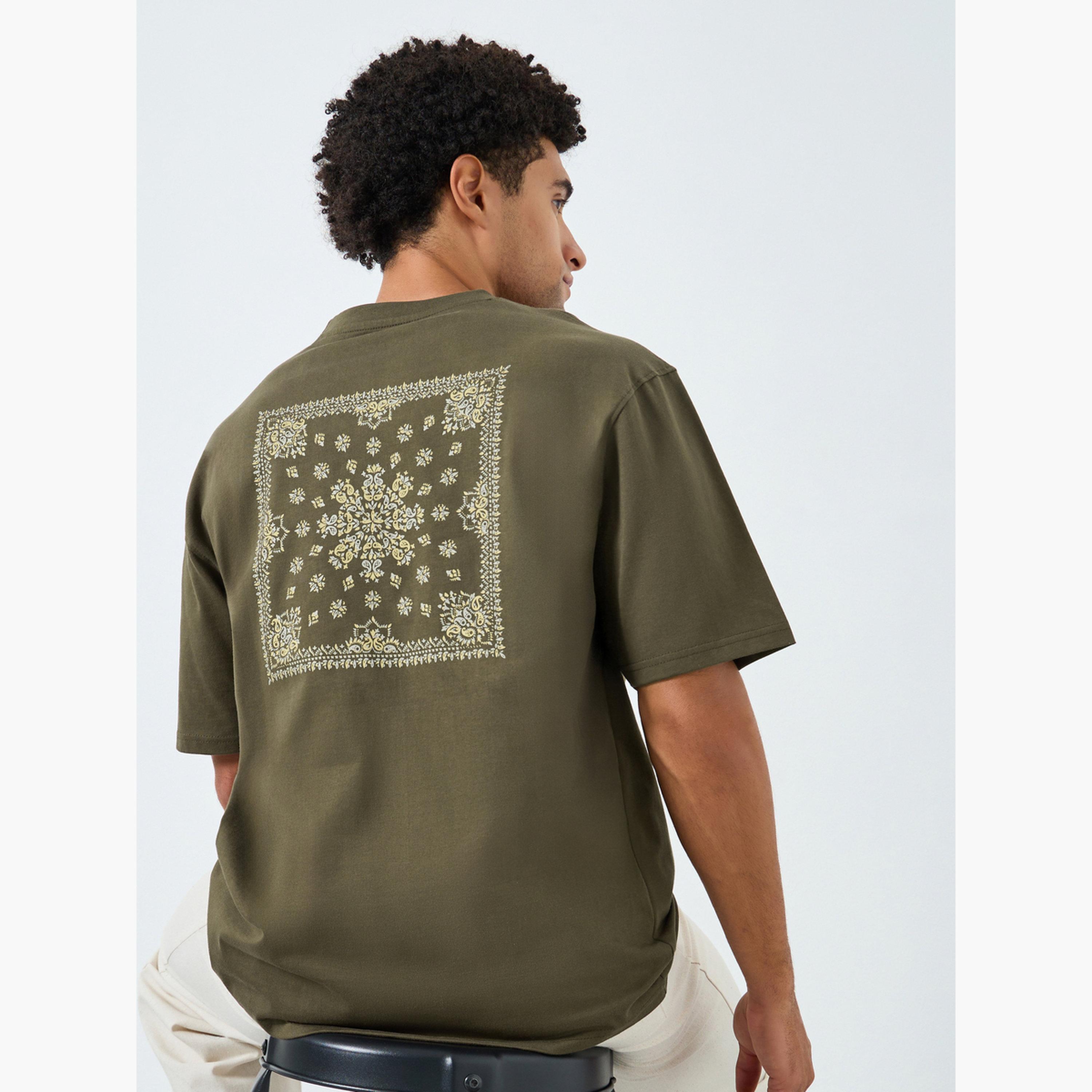 تيشيرت واسع بطبعة جرافيك-men-clothing-tshirtsandpolos-tshirts-image-3